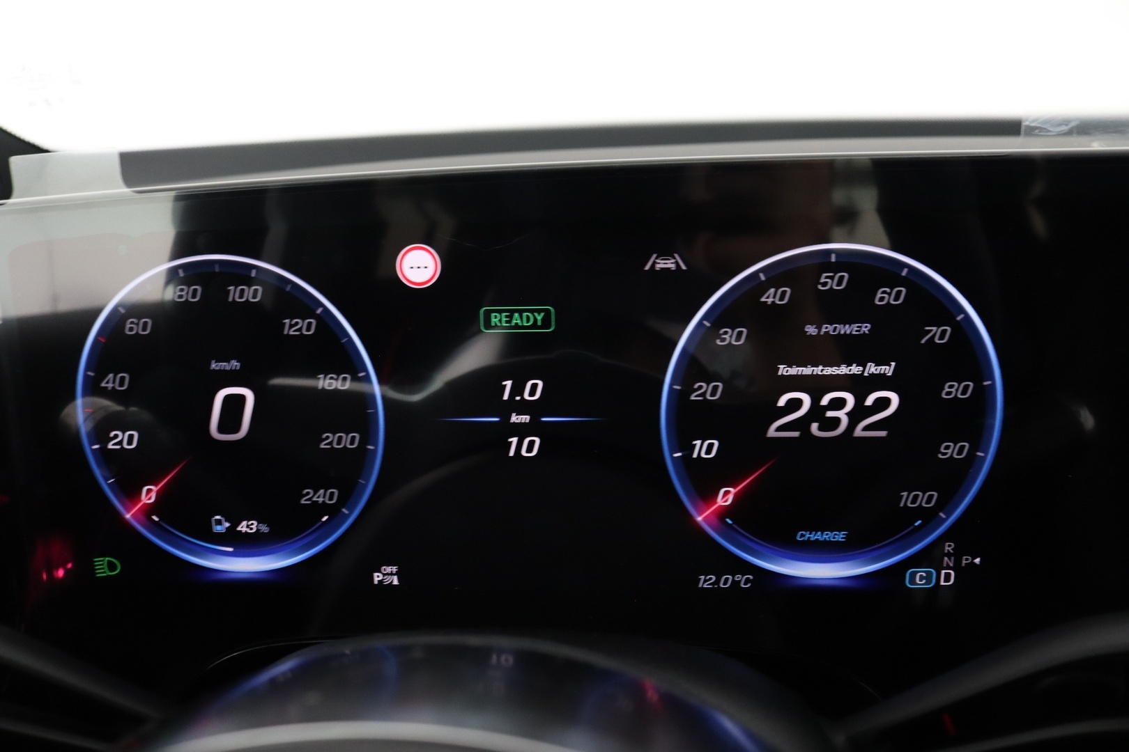 MERCEDES-BENZ GLB 2026