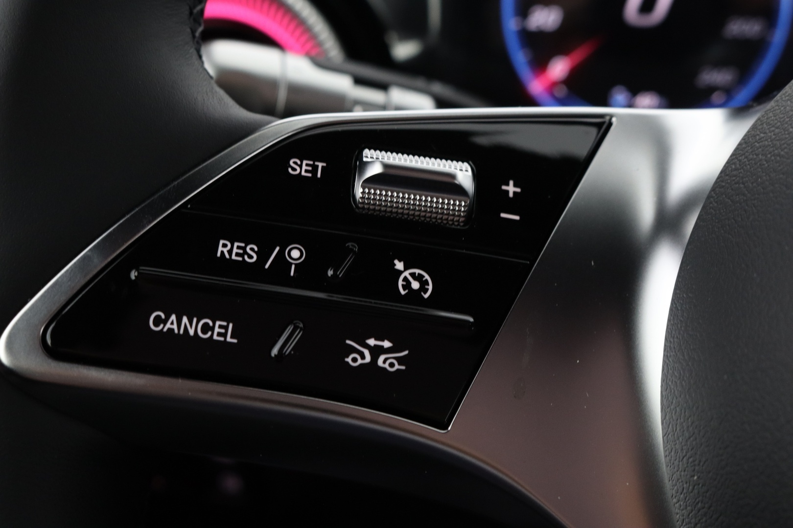 MERCEDES-BENZ GLB 2026