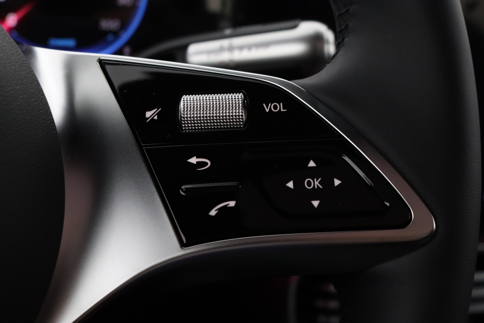 MERCEDES-BENZ GLB 2026