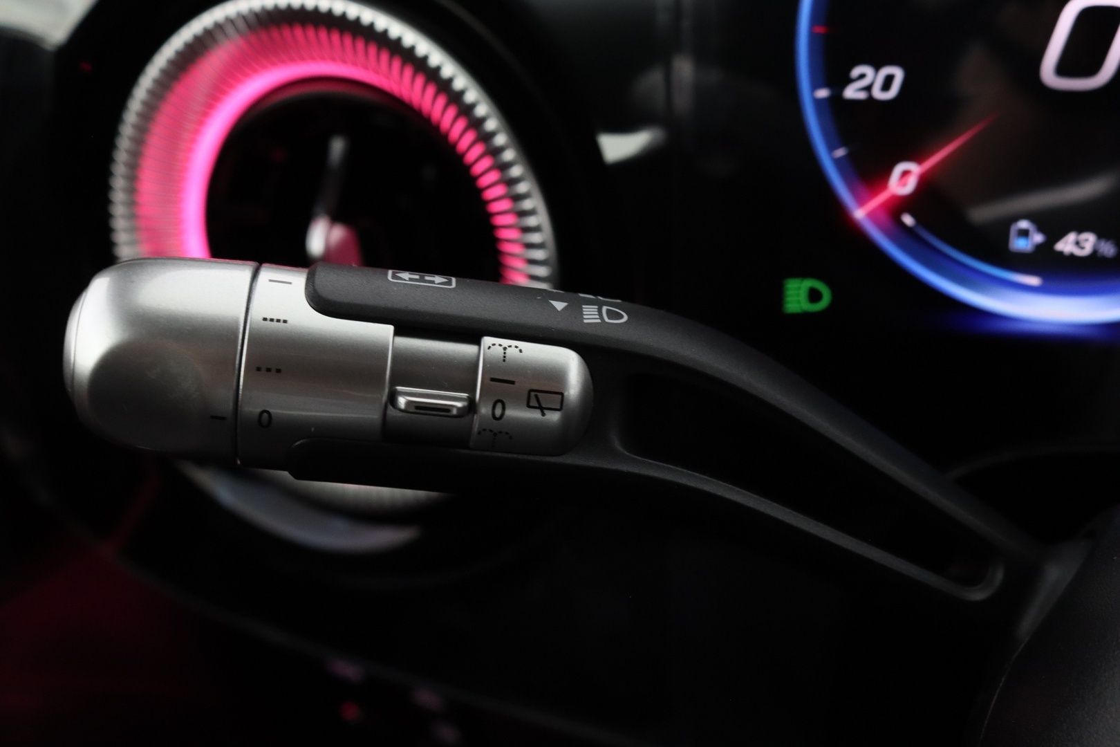 MERCEDES-BENZ GLB 2026