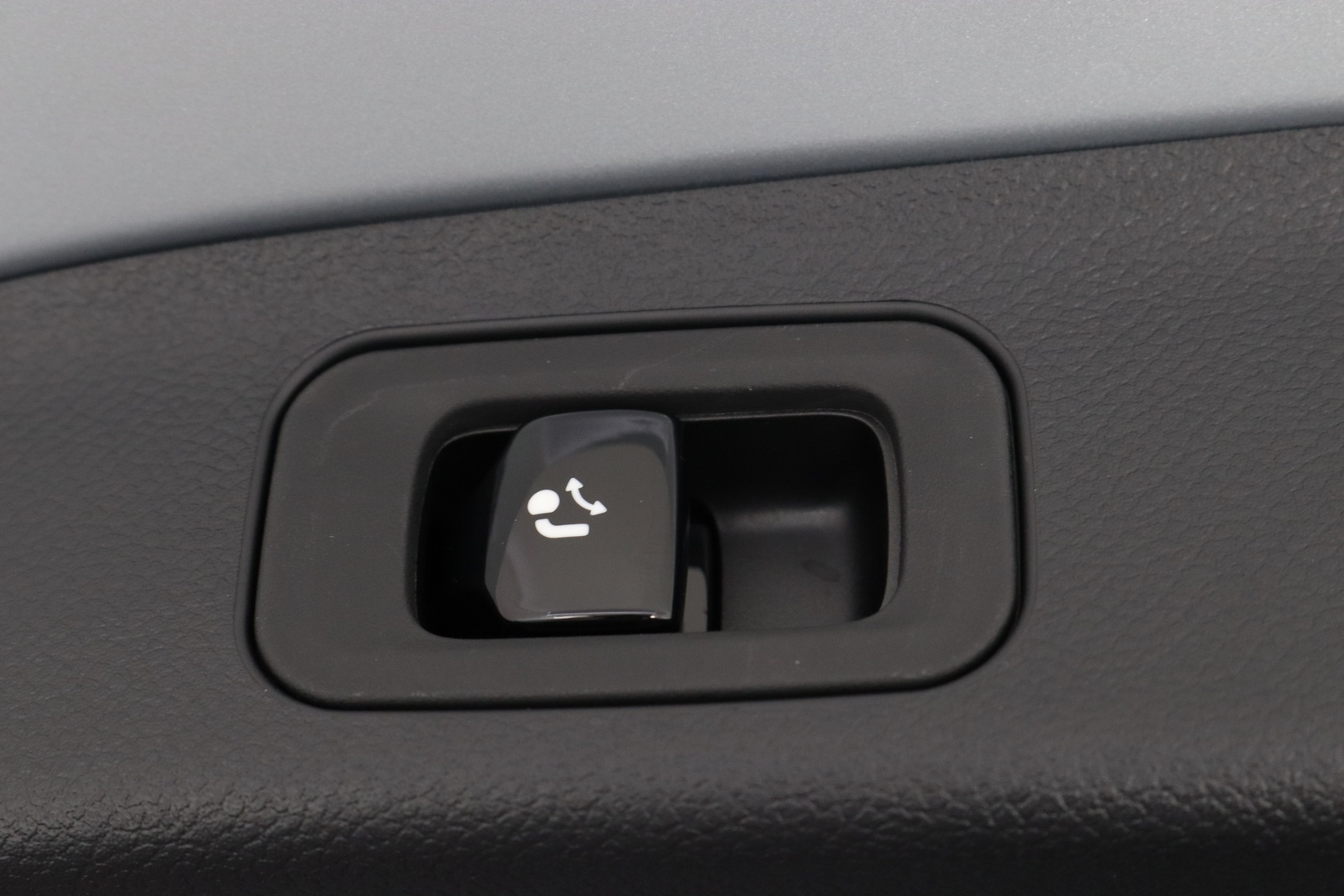 MERCEDES-BENZ GLB 2026