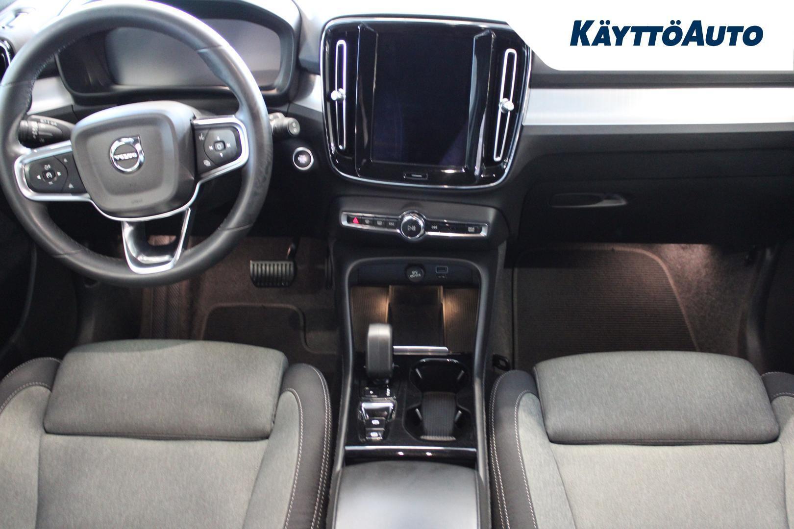 VOLVO XC40 2023