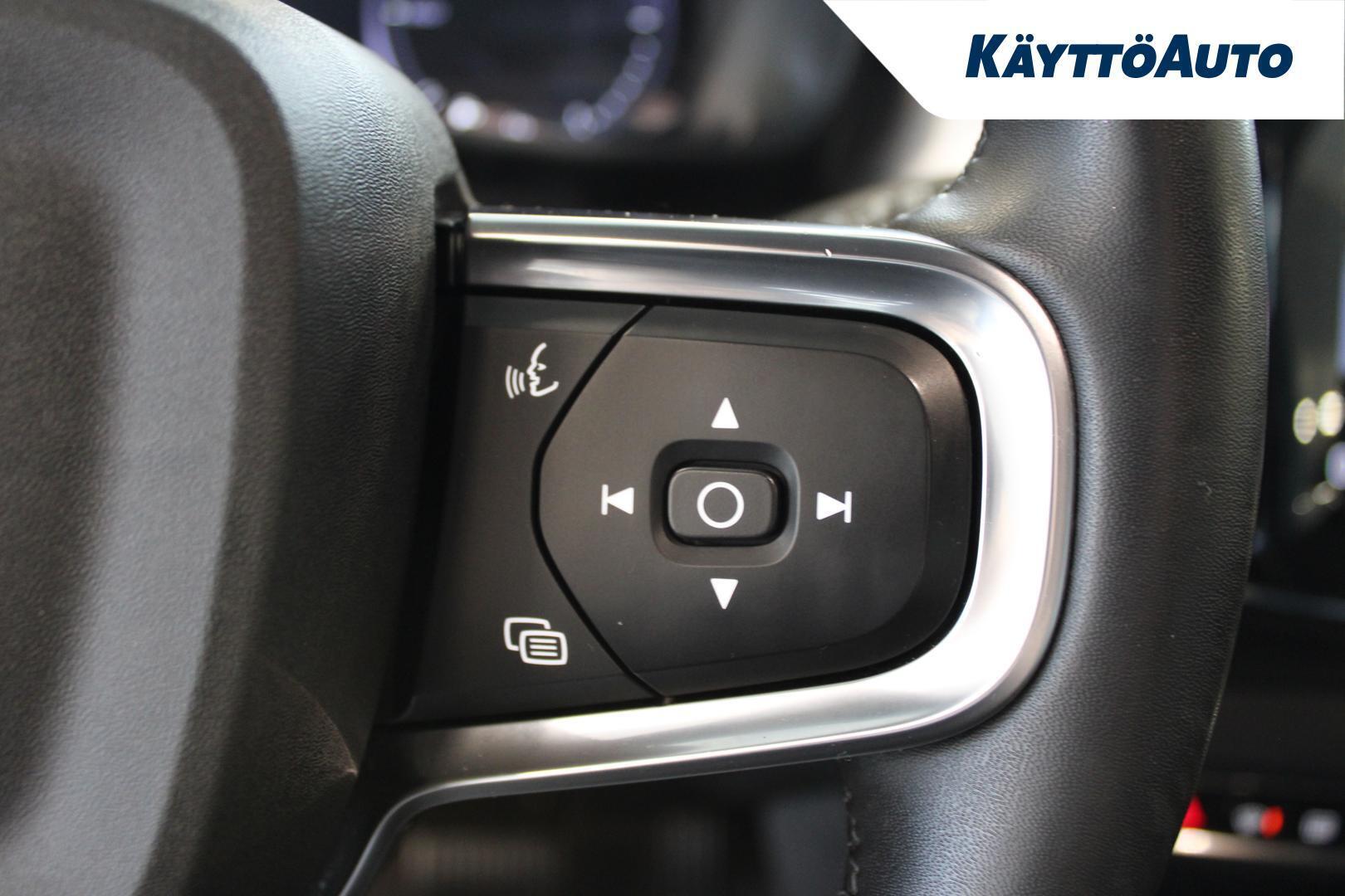 VOLVO XC40 2023