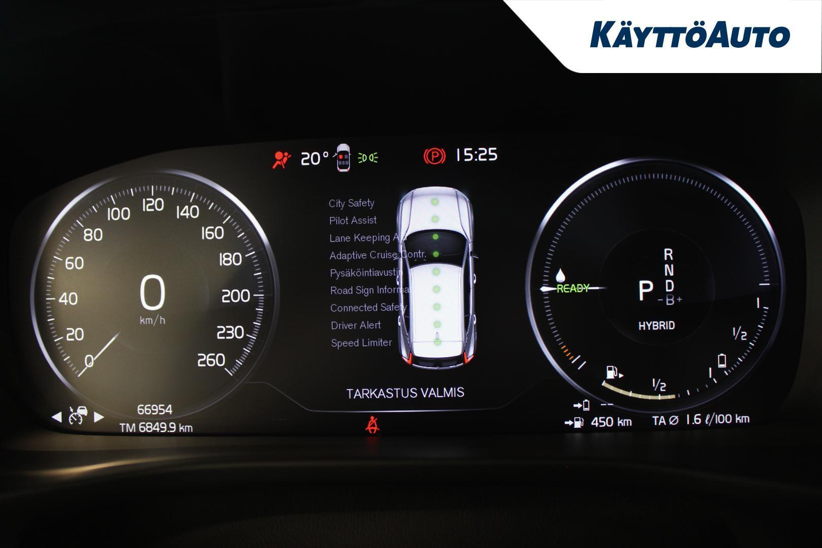 VOLVO XC40 2023