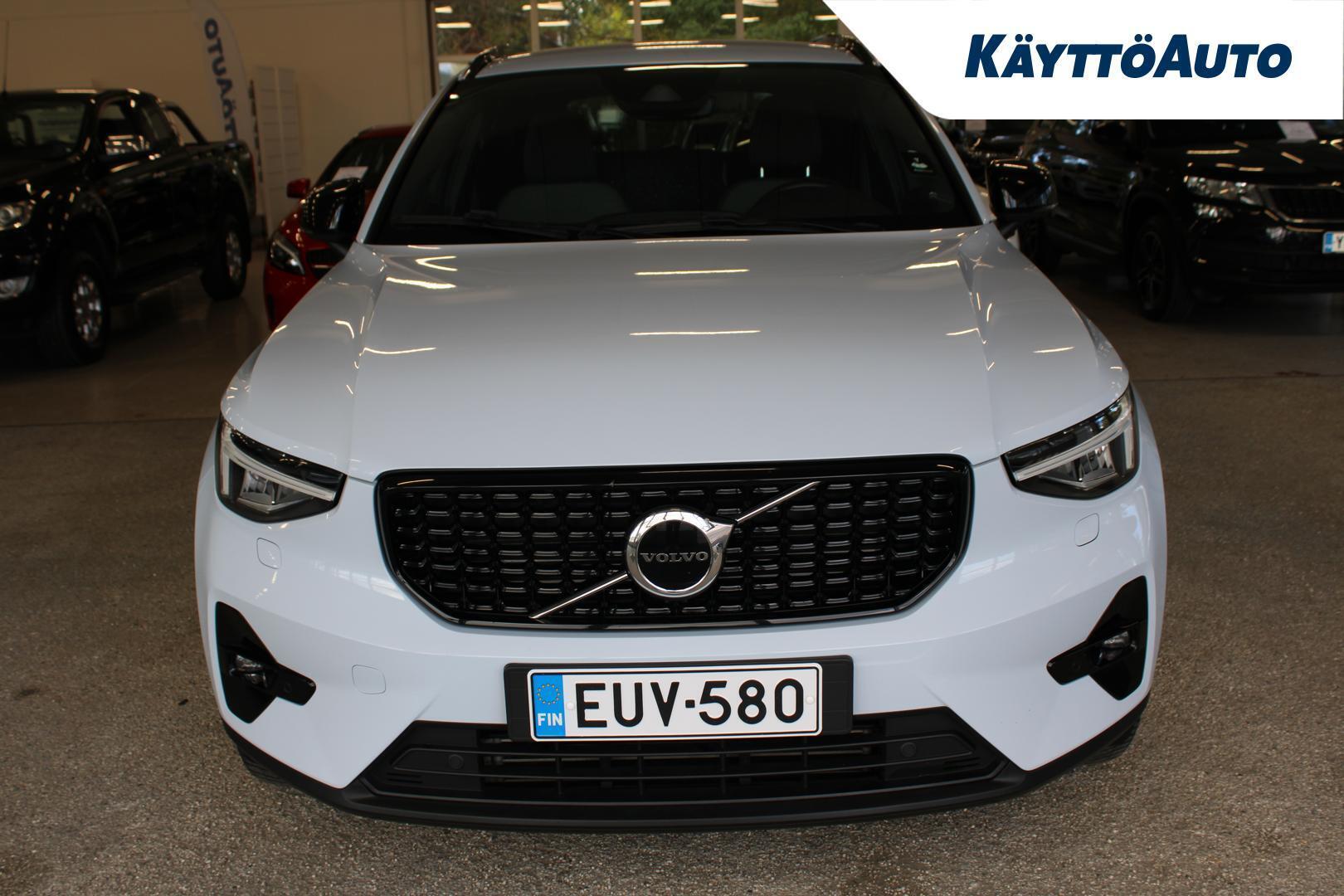 VOLVO XC40 2023