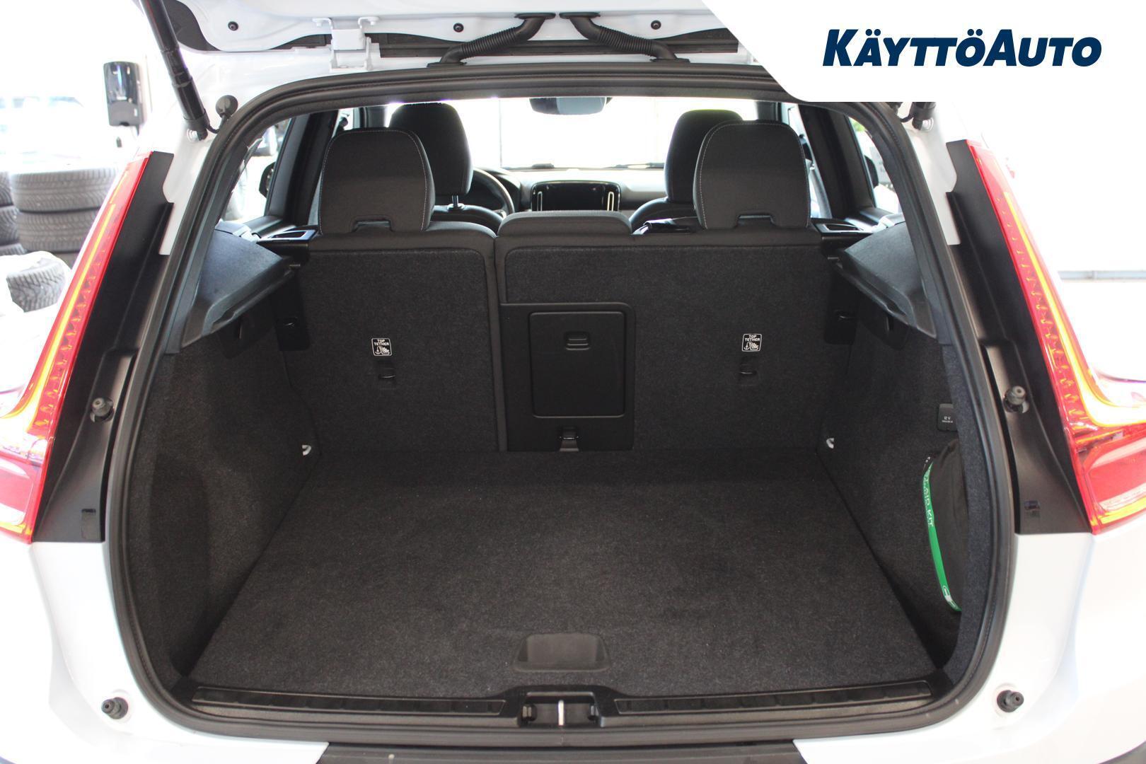 VOLVO XC40 2023