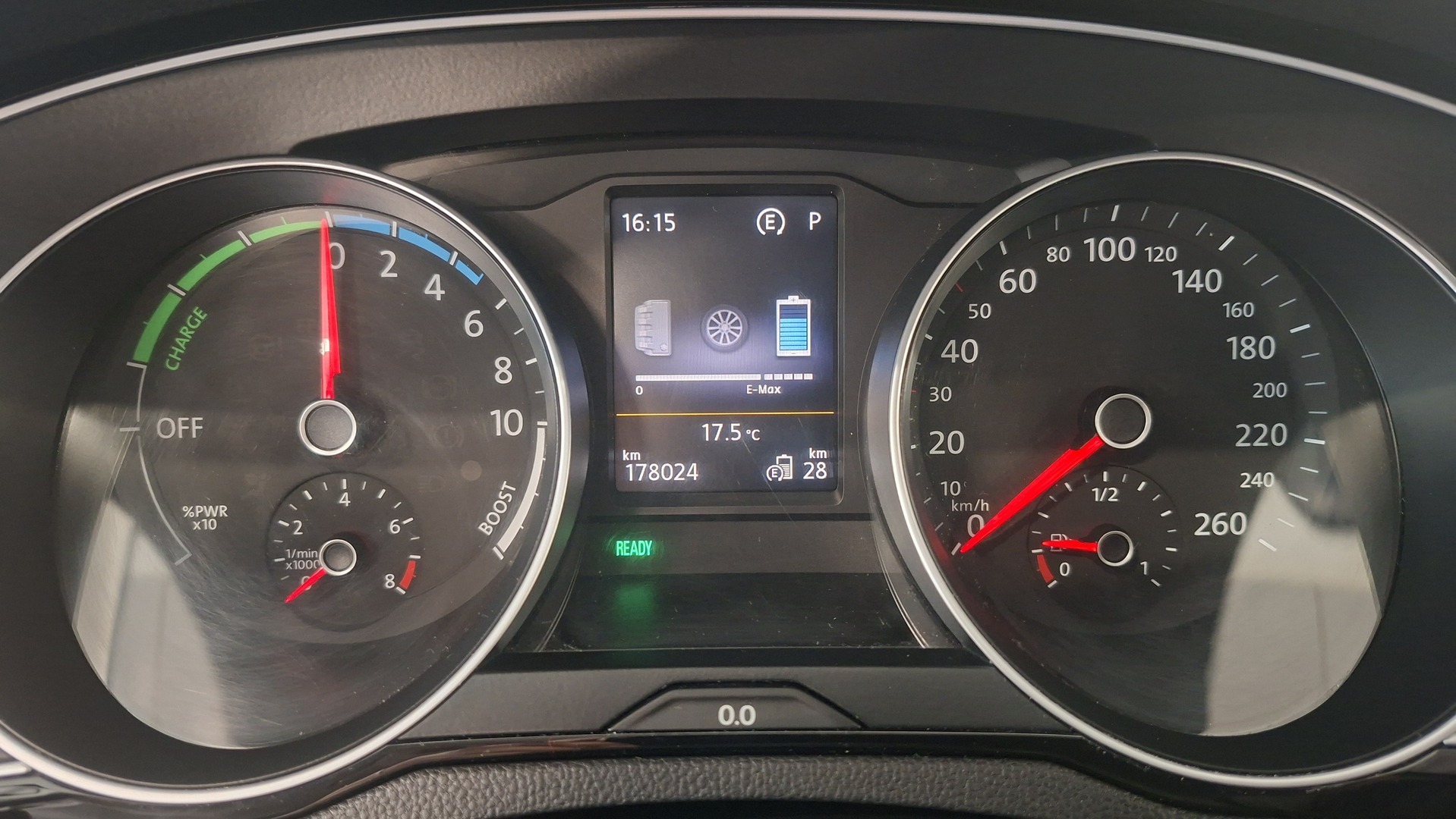 VOLKSWAGEN Passat 2016