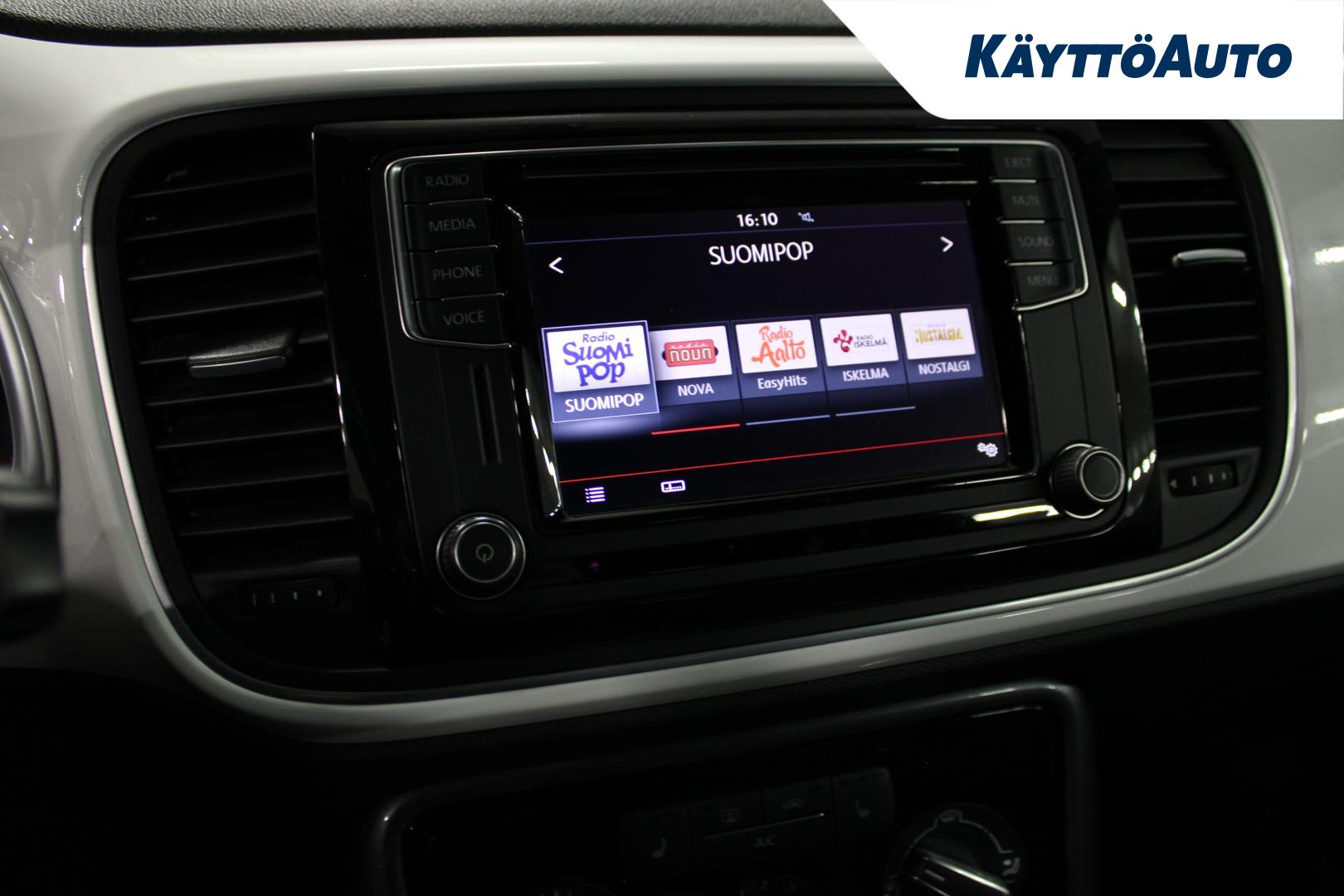 VOLKSWAGEN Beetle 2017