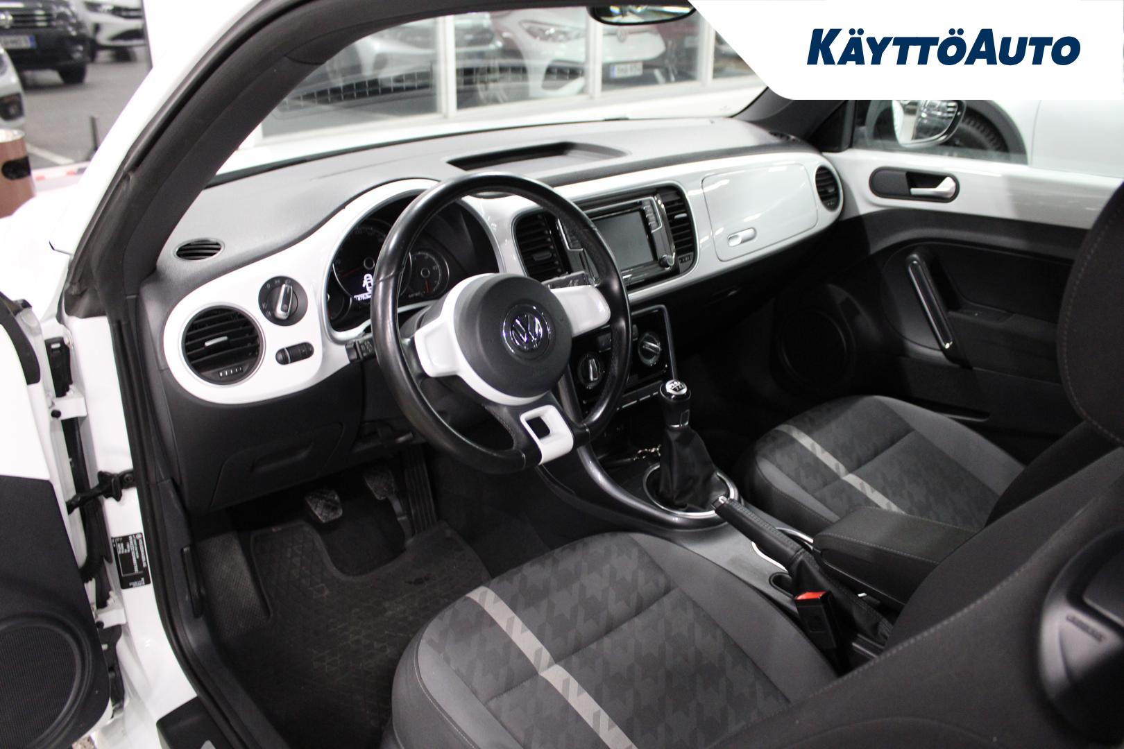 VOLKSWAGEN Beetle 2017