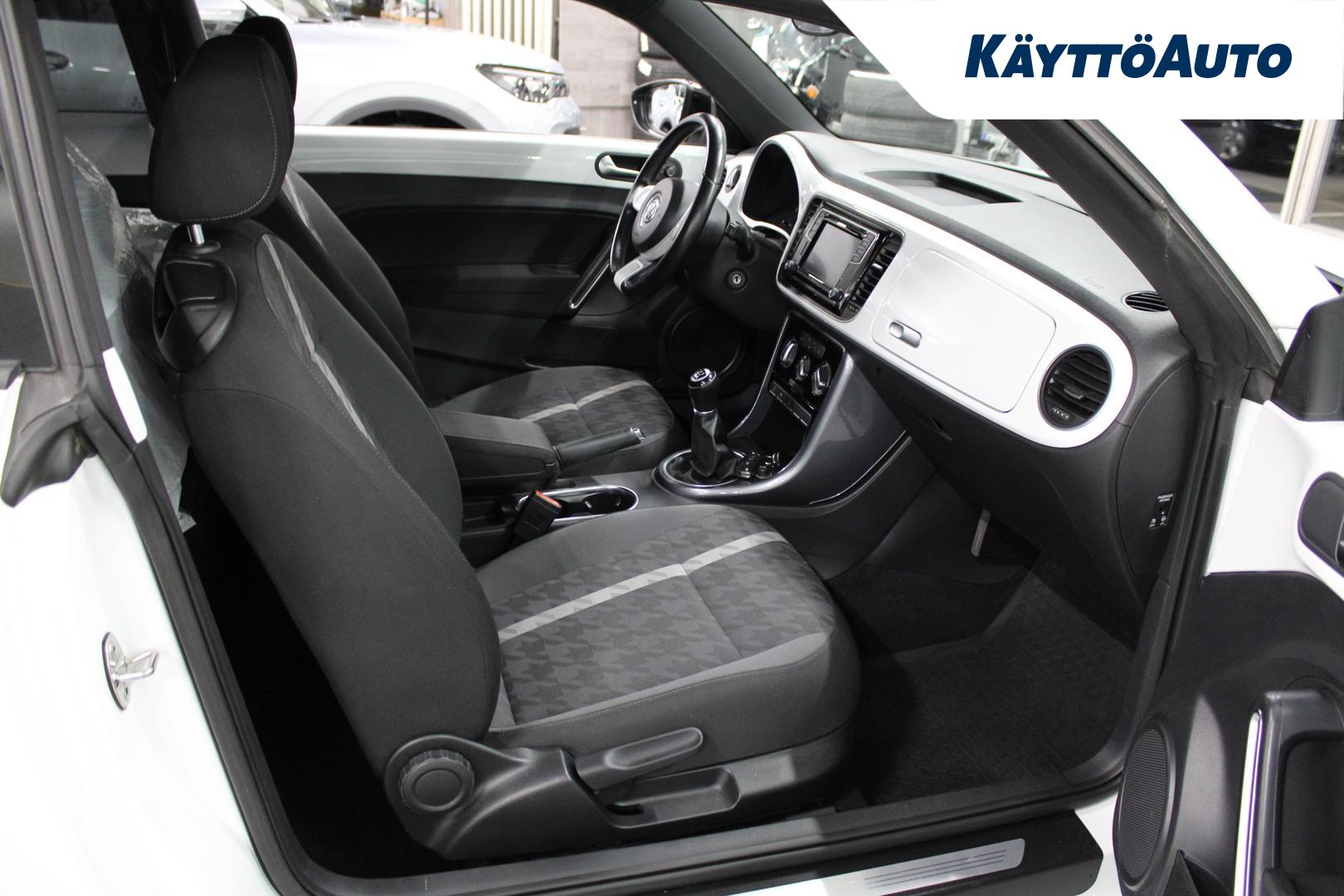 VOLKSWAGEN Beetle 2017