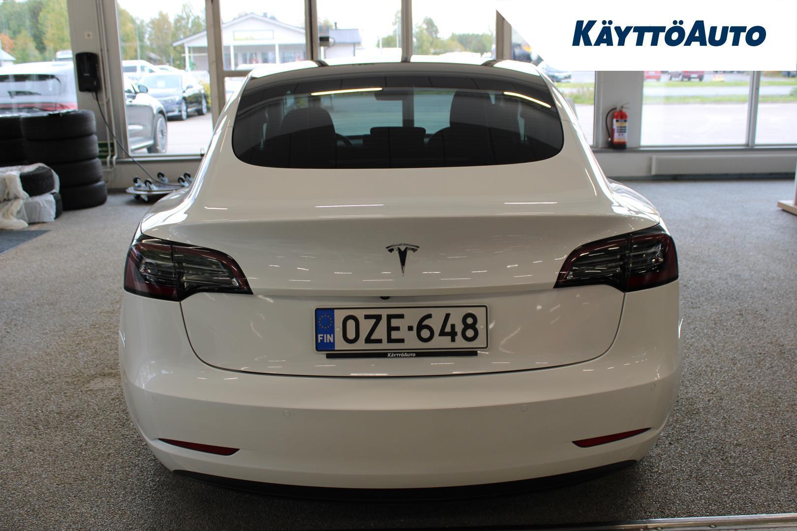 TESLA Model 3 2021