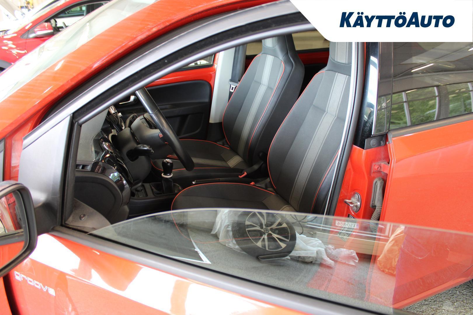 VOLKSWAGEN up! 2014