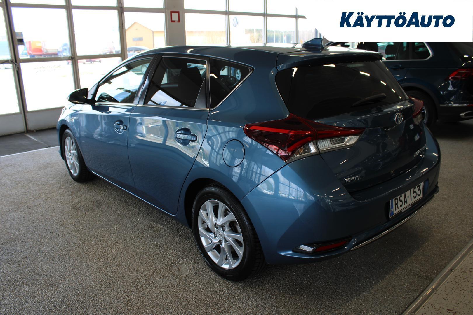 TOYOTA Auris 2015