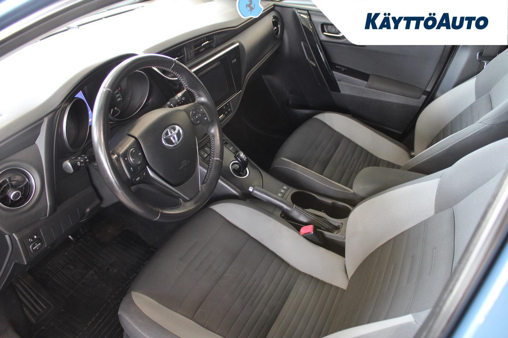 TOYOTA Auris 2015