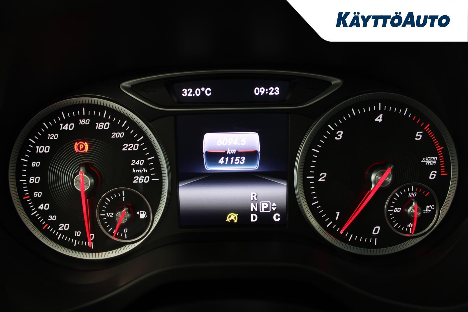 MERCEDES-BENZ A 2015
