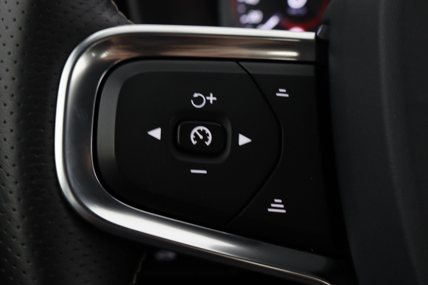 VOLVO XC40 2020