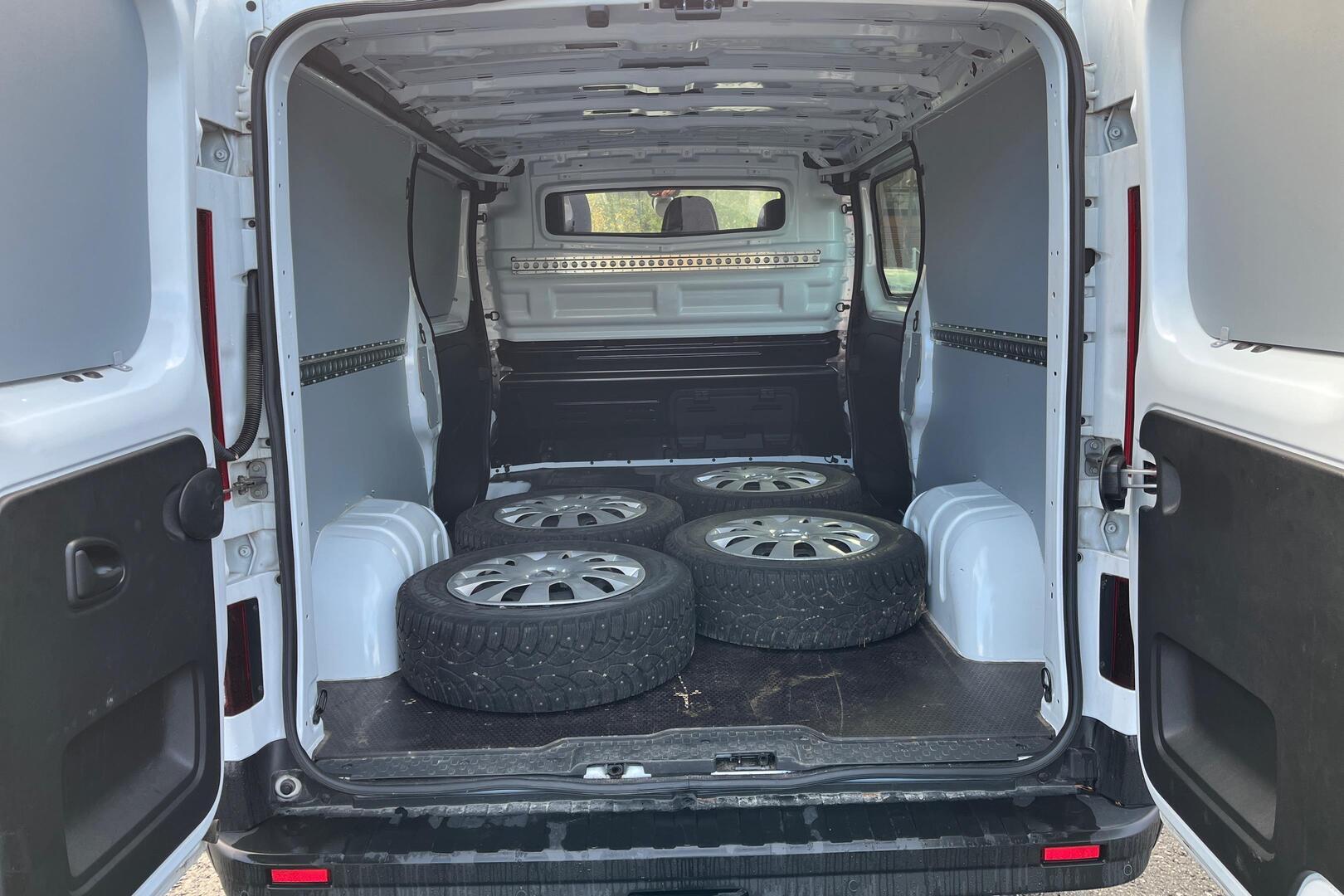 NISSAN NV300 2019
