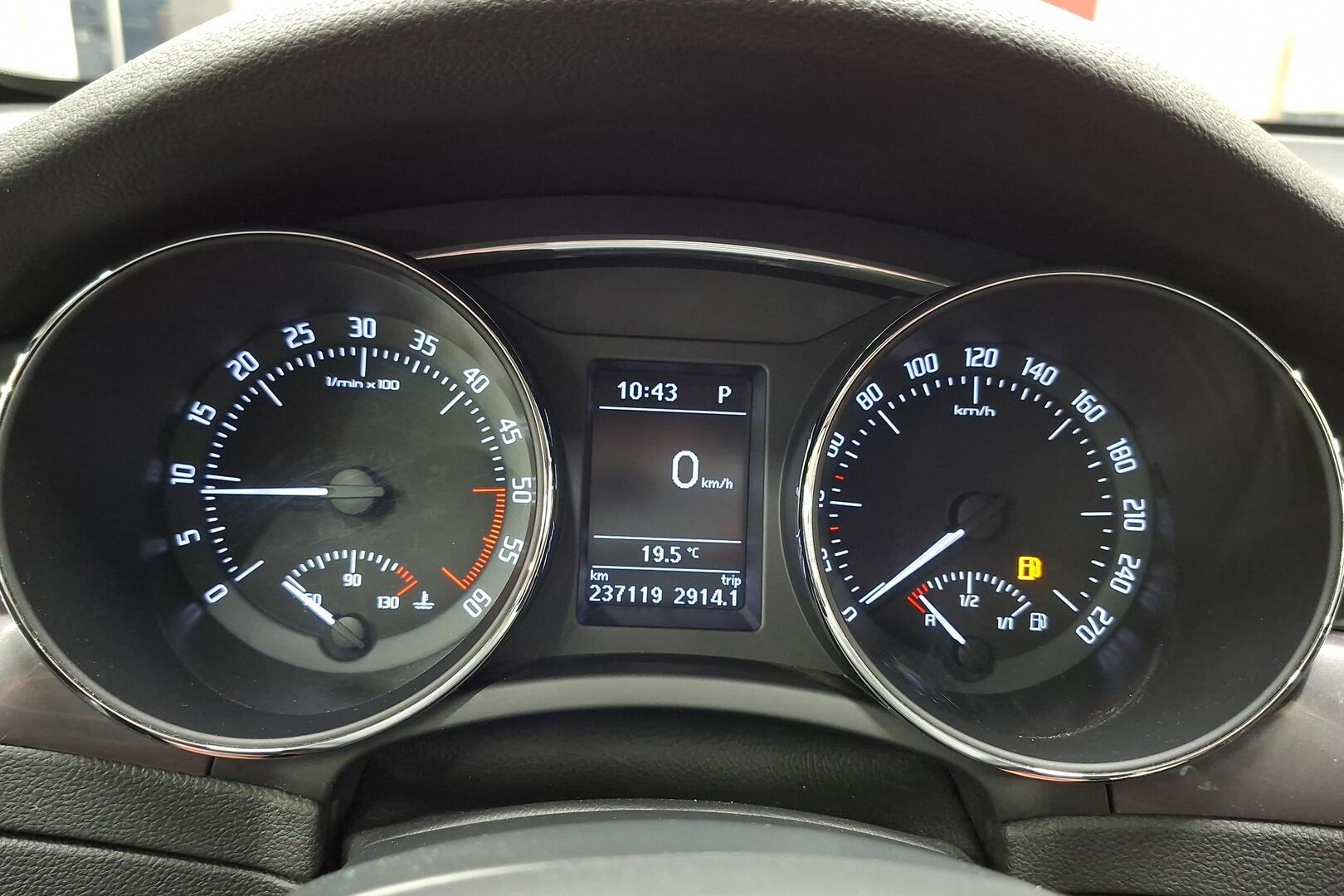 SKODA Superb 2015