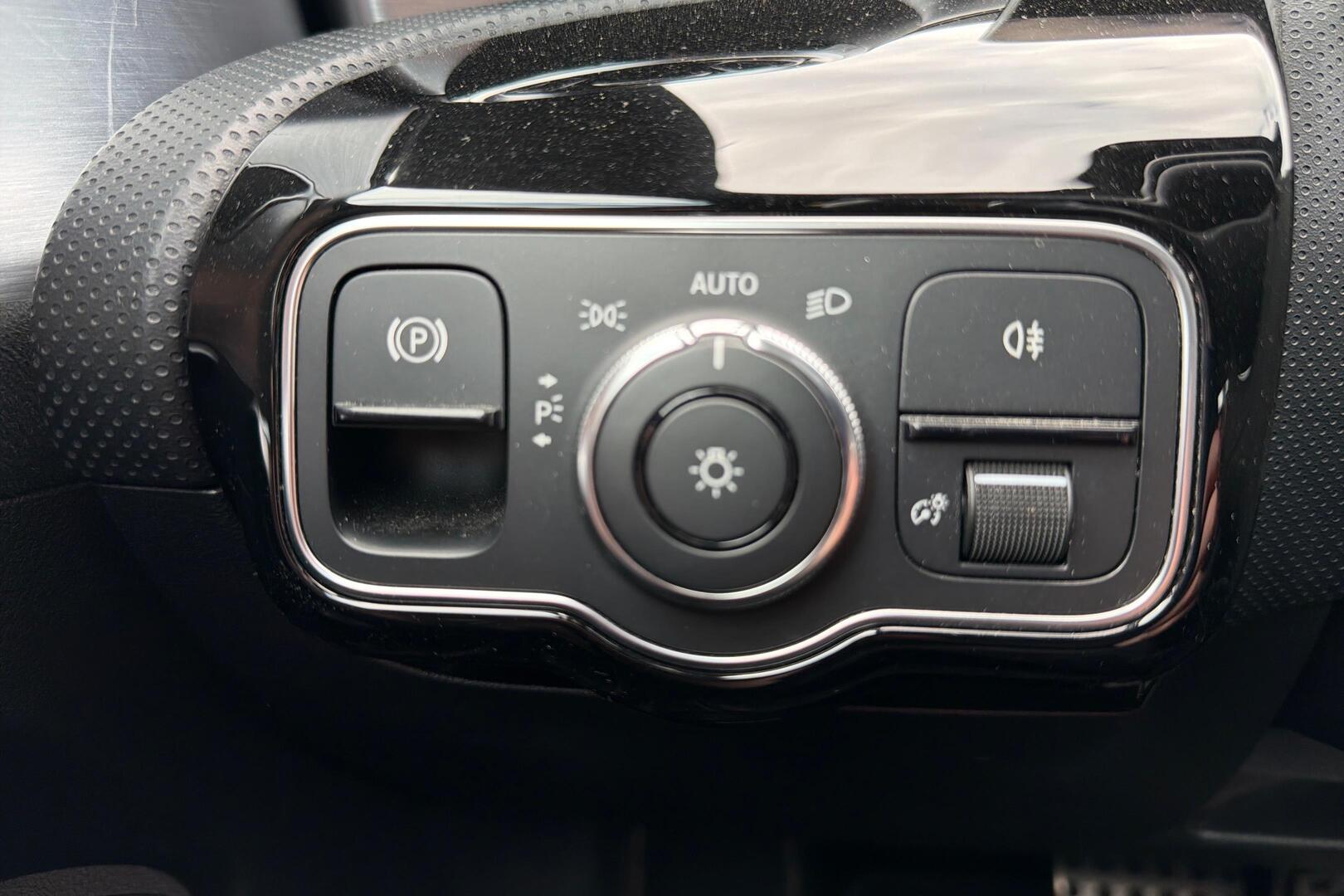 MERCEDES-BENZ CLA 2019