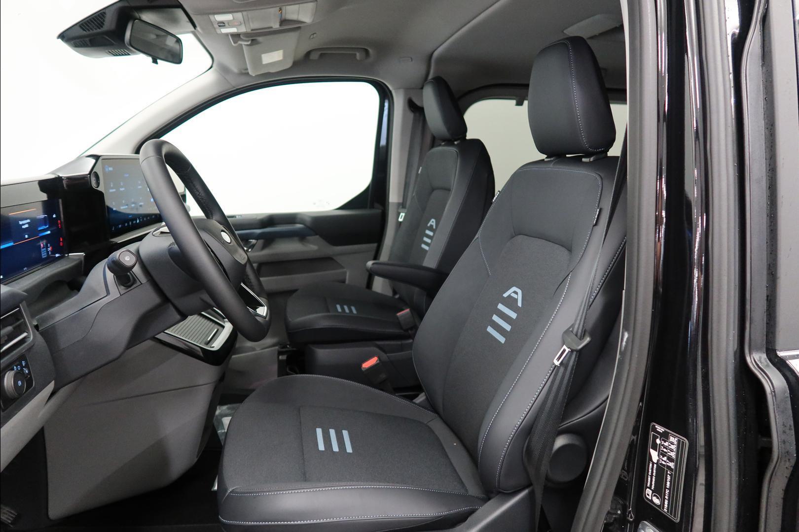 FORD Tourneo Custom 2025