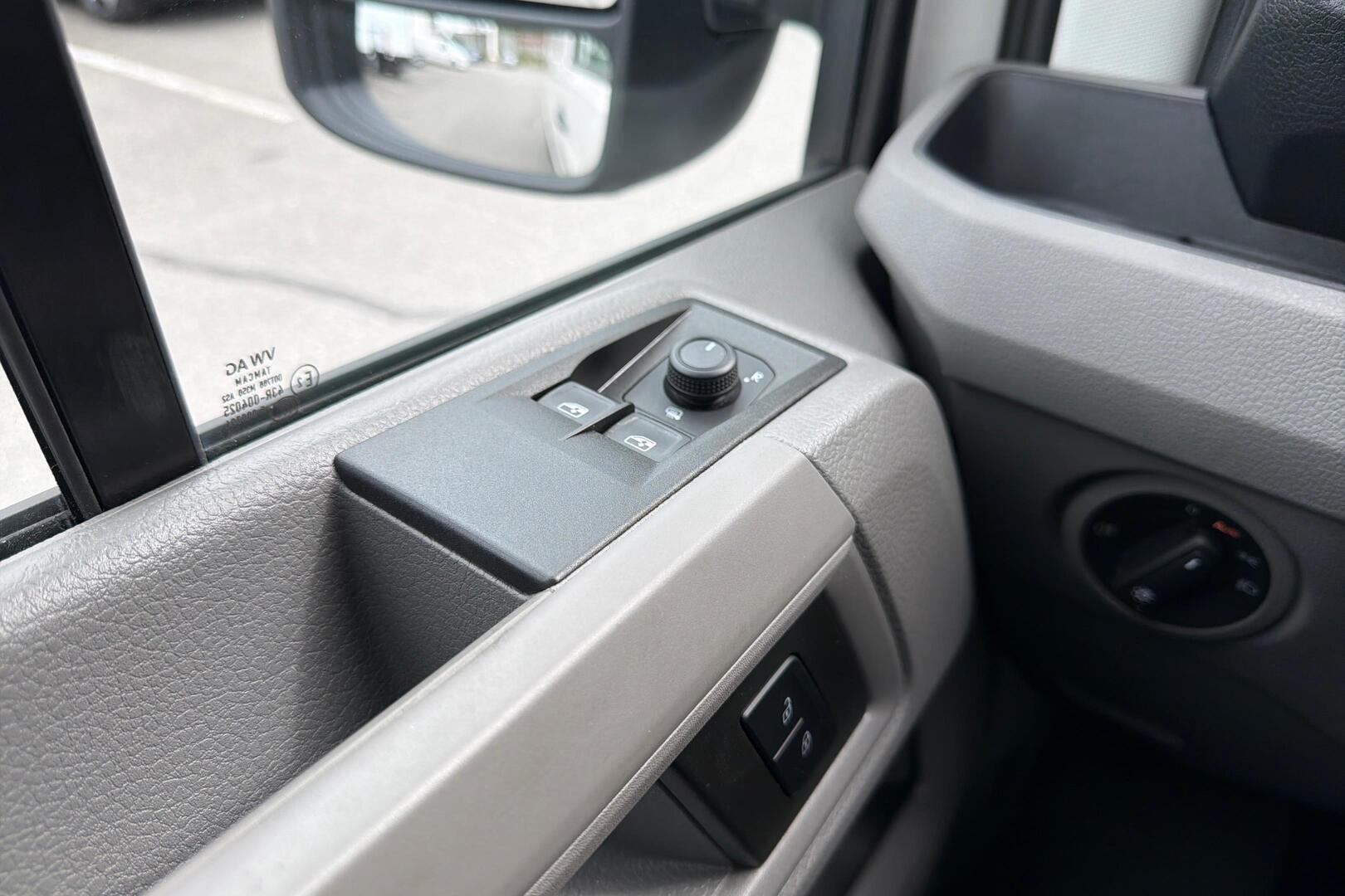 VOLKSWAGEN Crafter 23