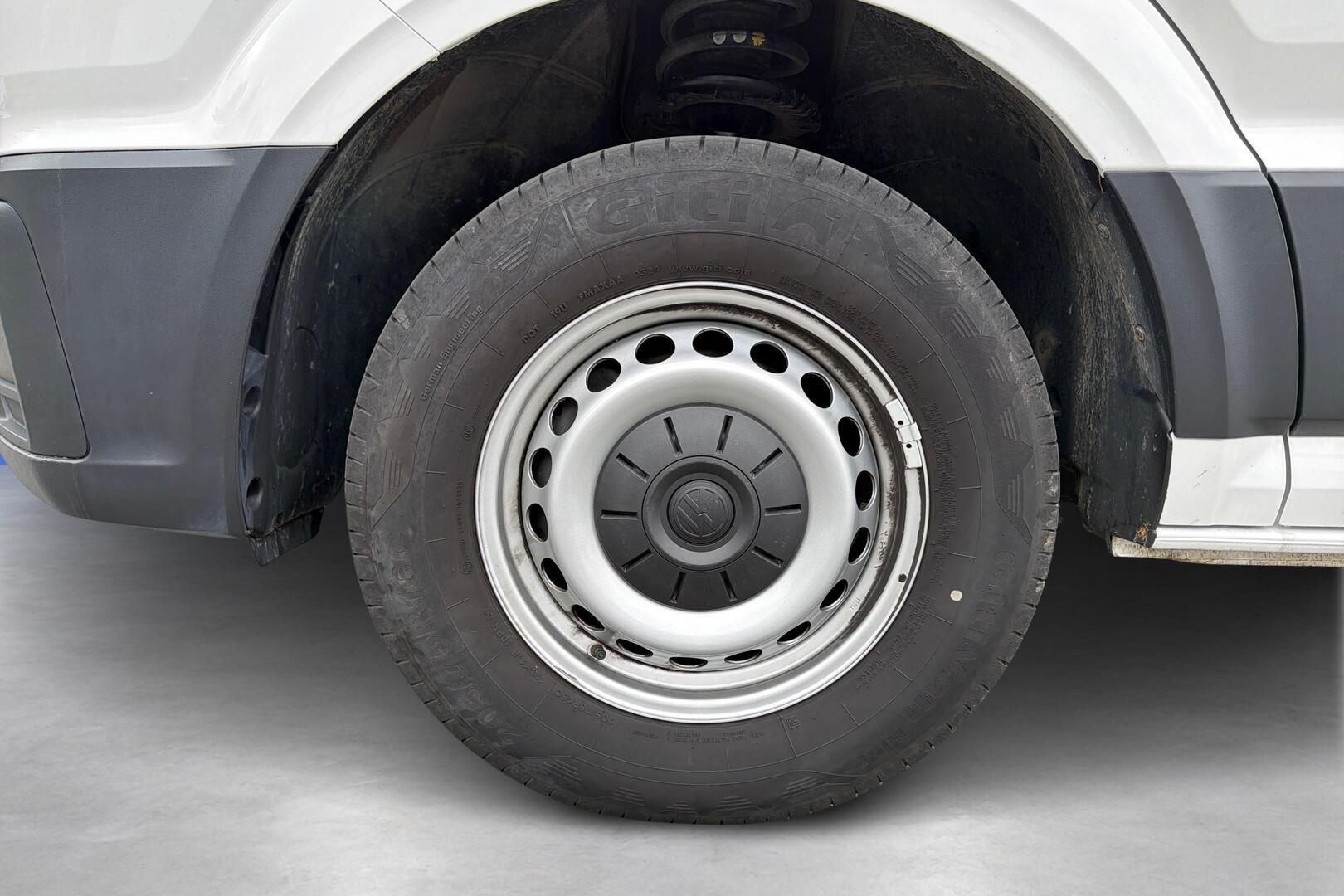 VOLKSWAGEN Crafter 9