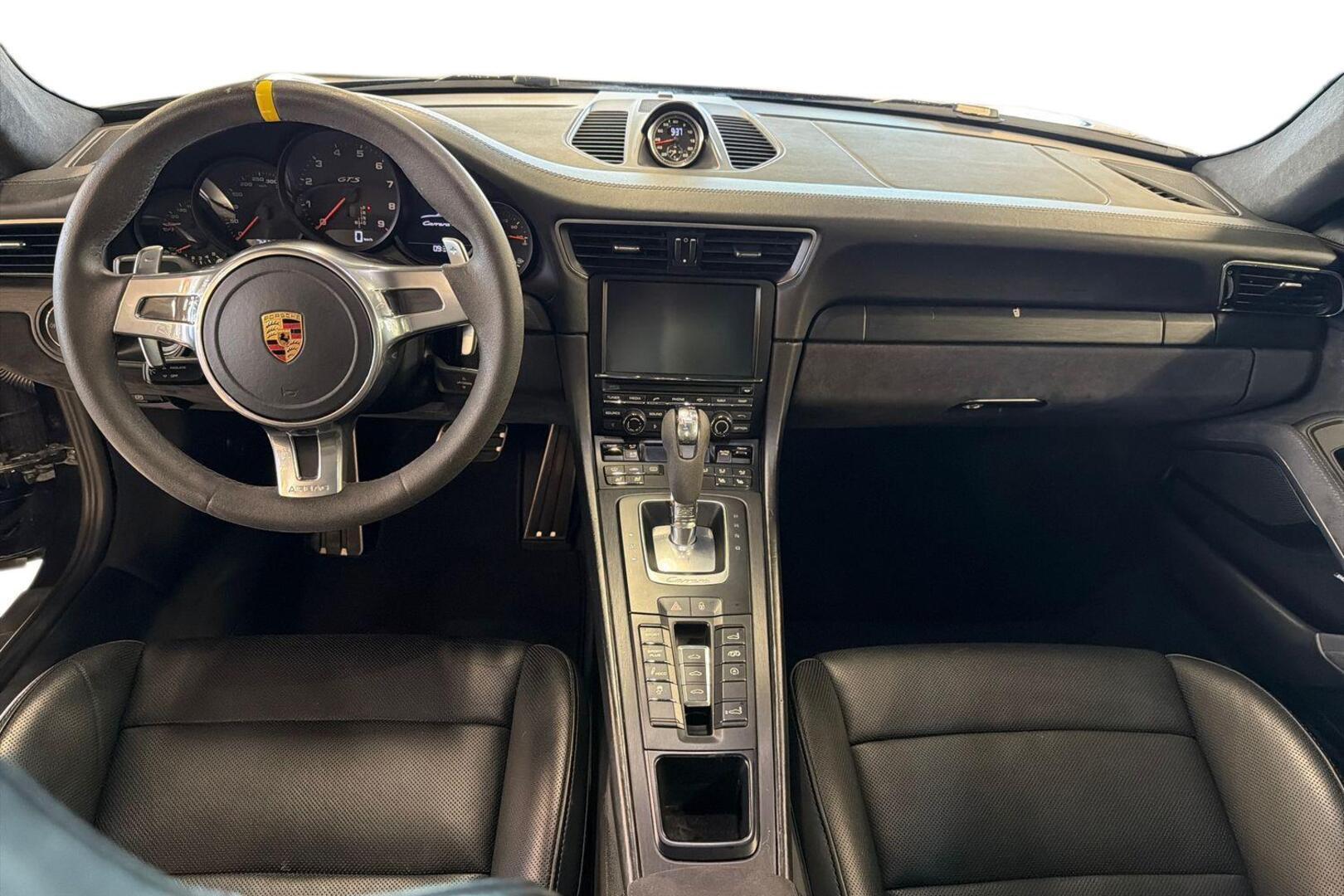 PORSCHE 911 2016