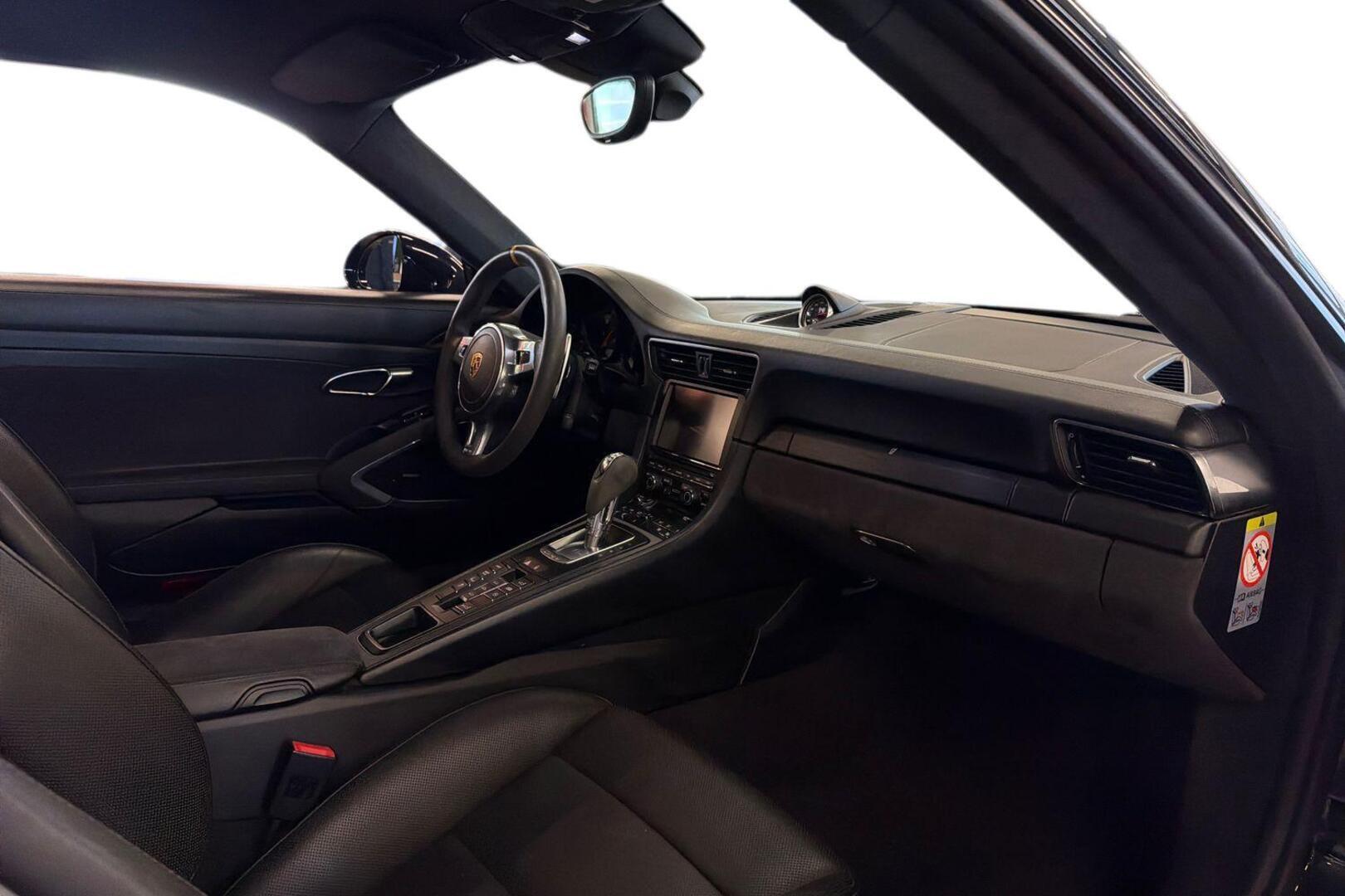 PORSCHE 911 2016