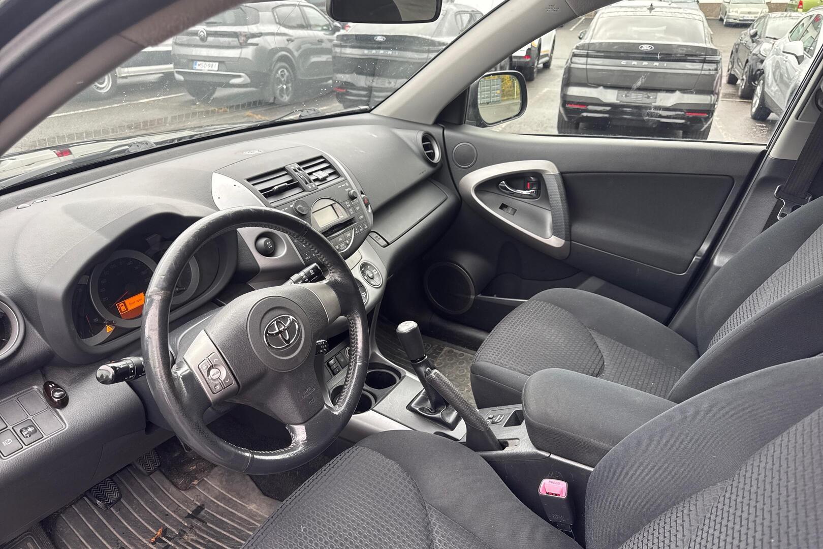 TOYOTA RAV4 4