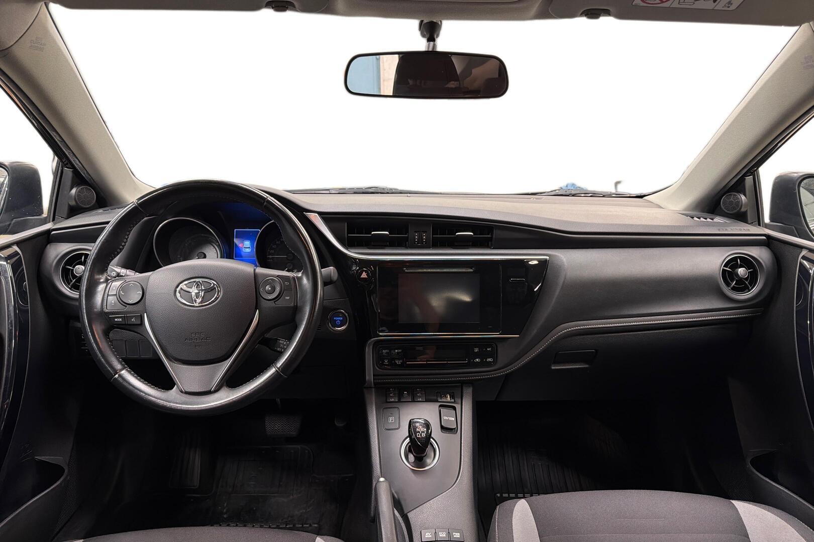 TOYOTA Auris 11