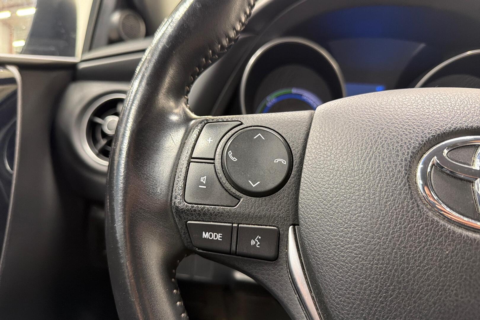 TOYOTA Auris 13