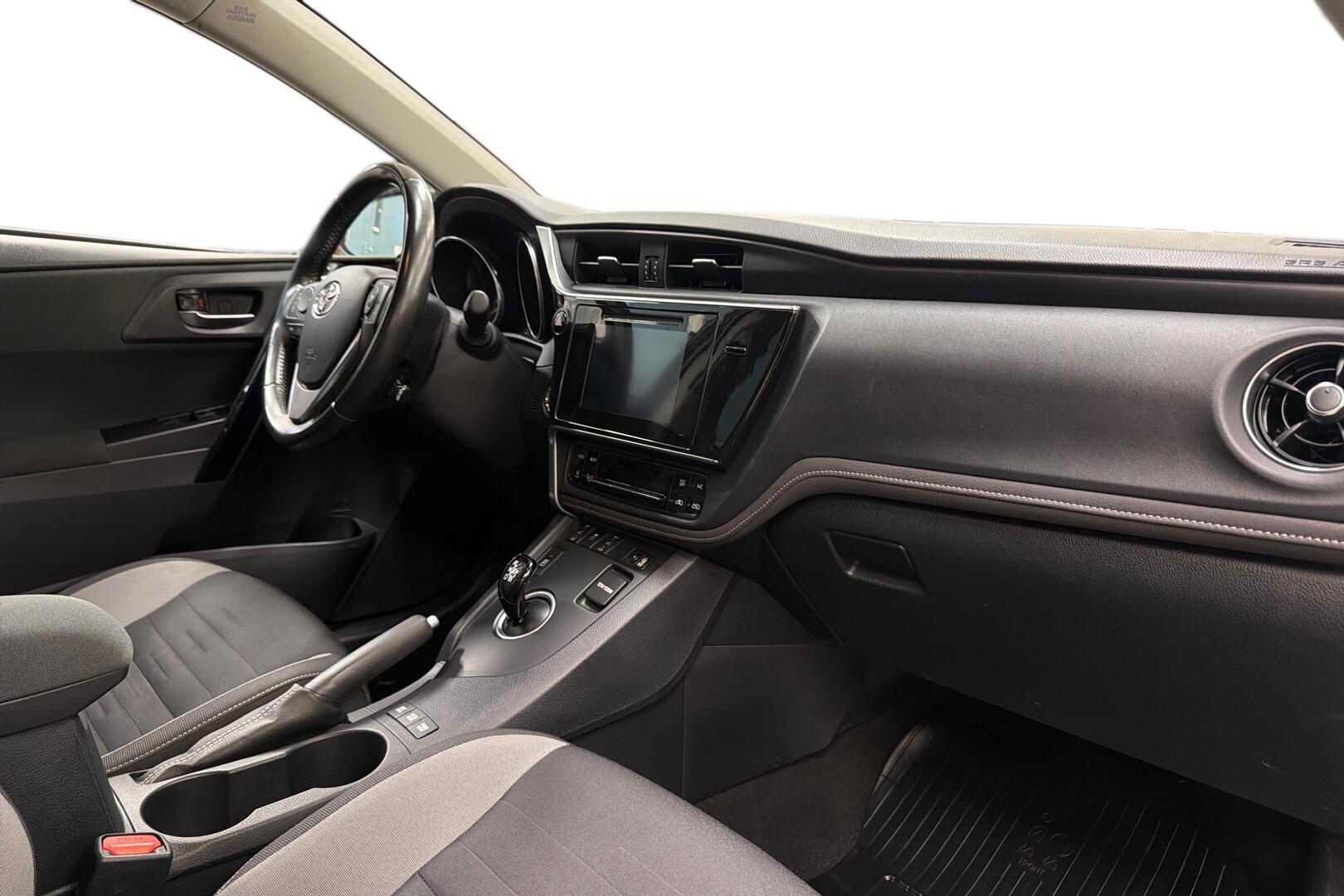 TOYOTA Auris 23