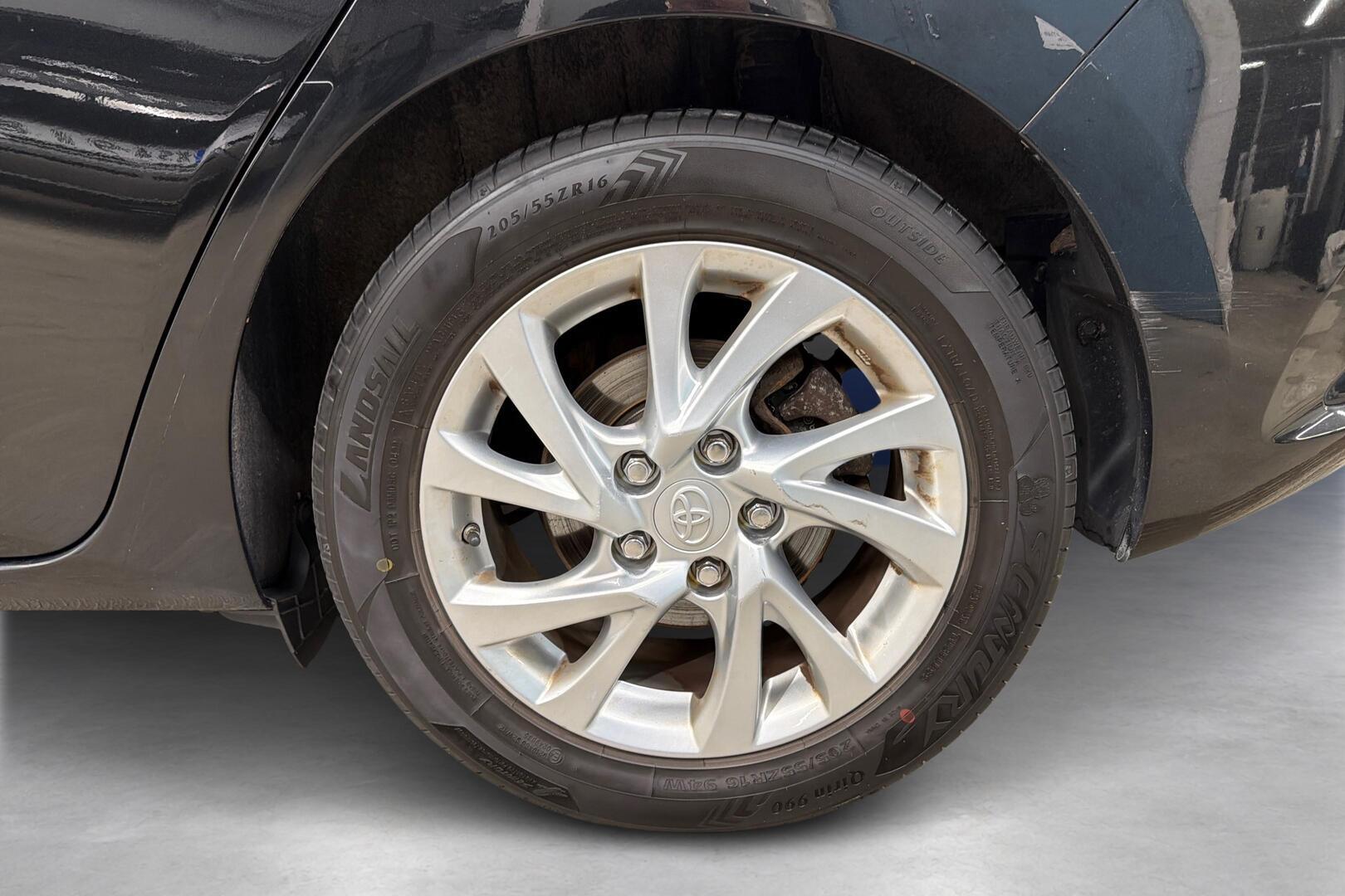 TOYOTA Auris 9