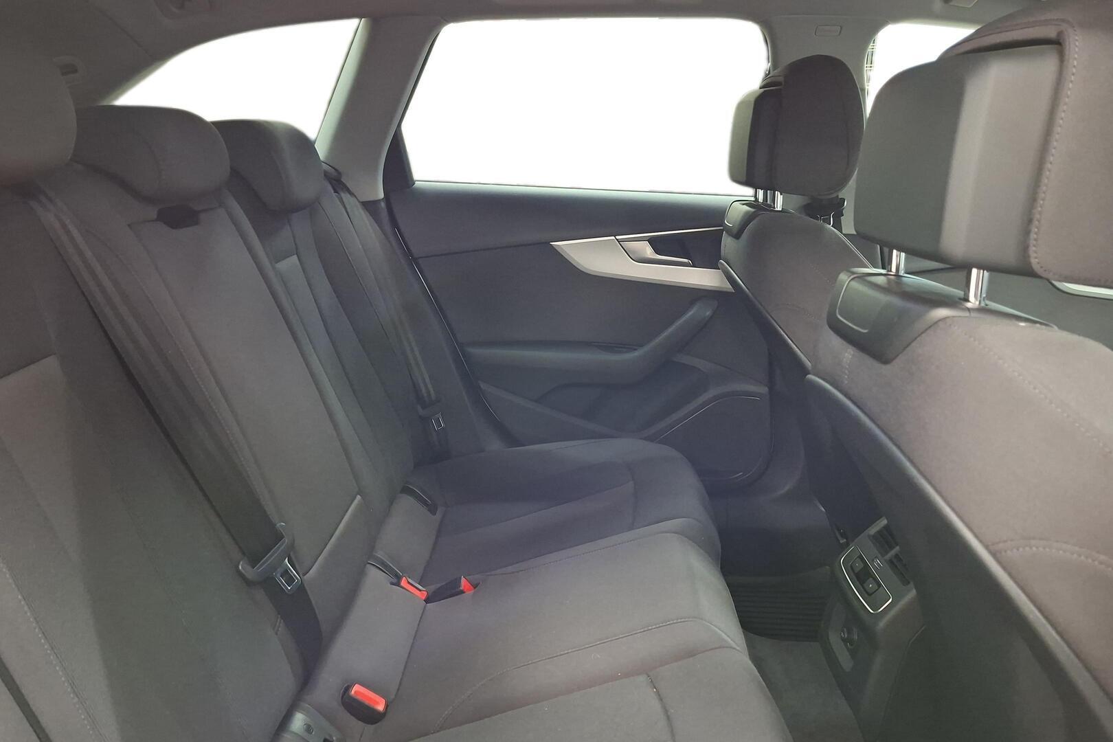 AUDI A4 27