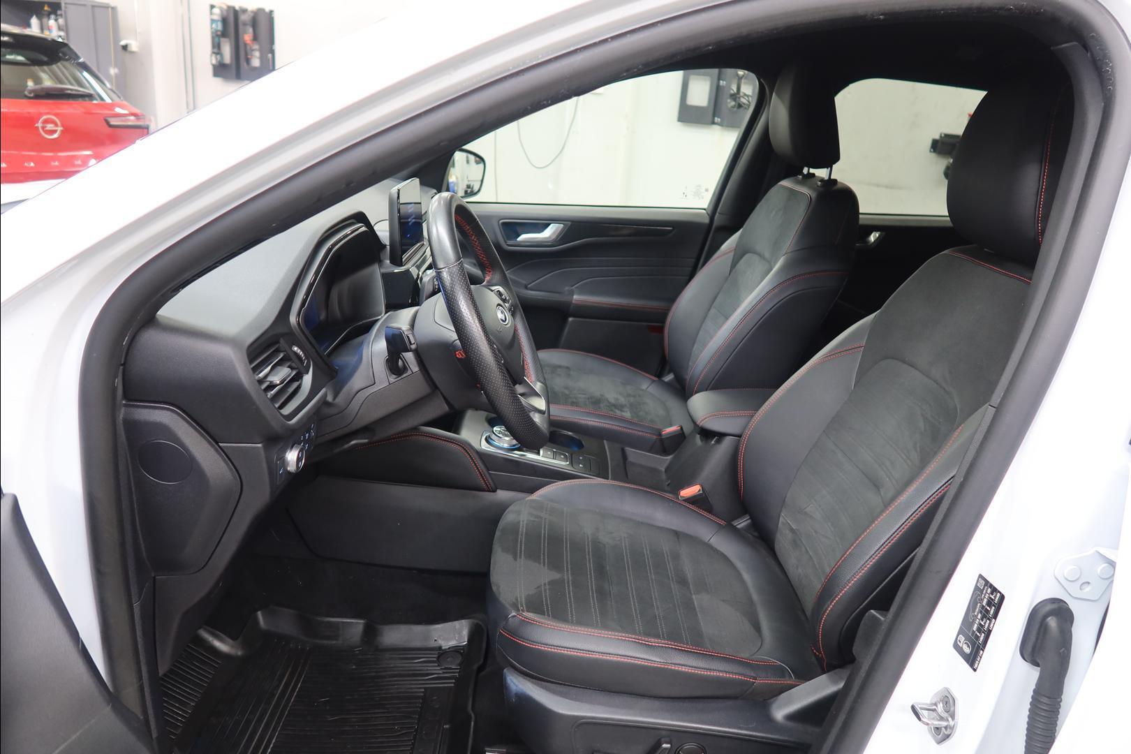 FORD Kuga 13