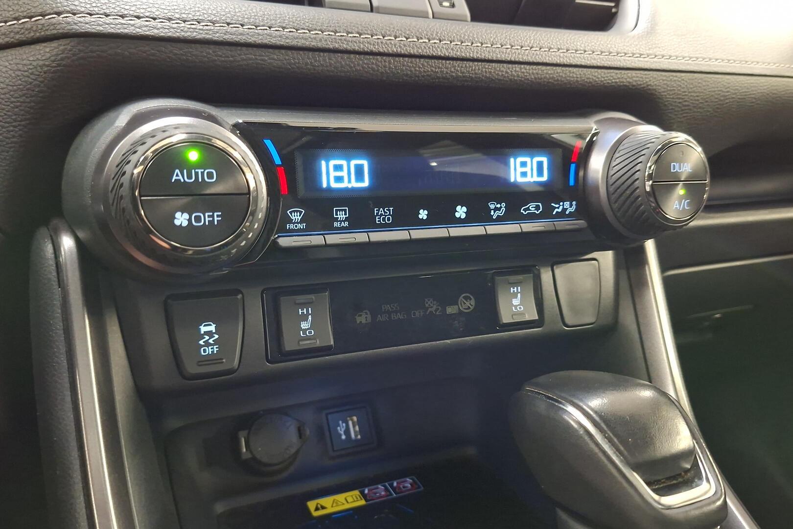 TOYOTA RAV4 24