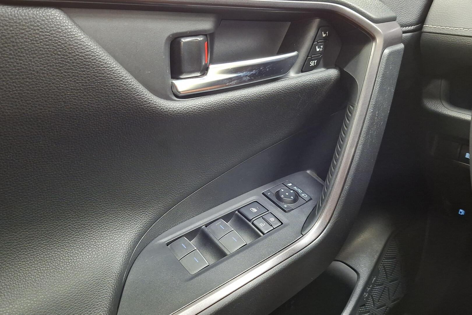 TOYOTA RAV4 26