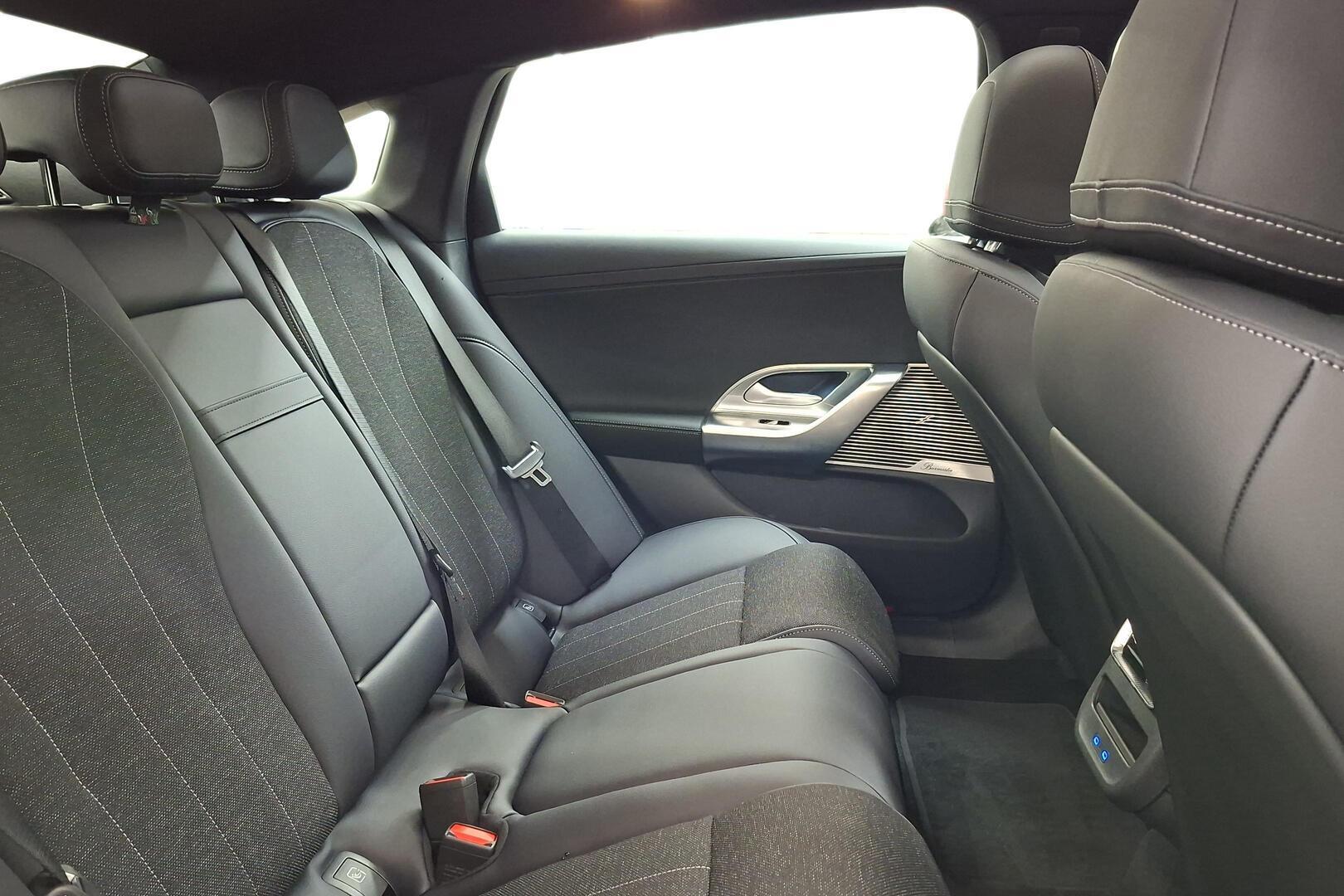 MERCEDES-BENZ C 2026