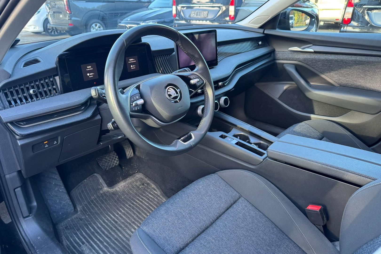 SKODA Superb 2025