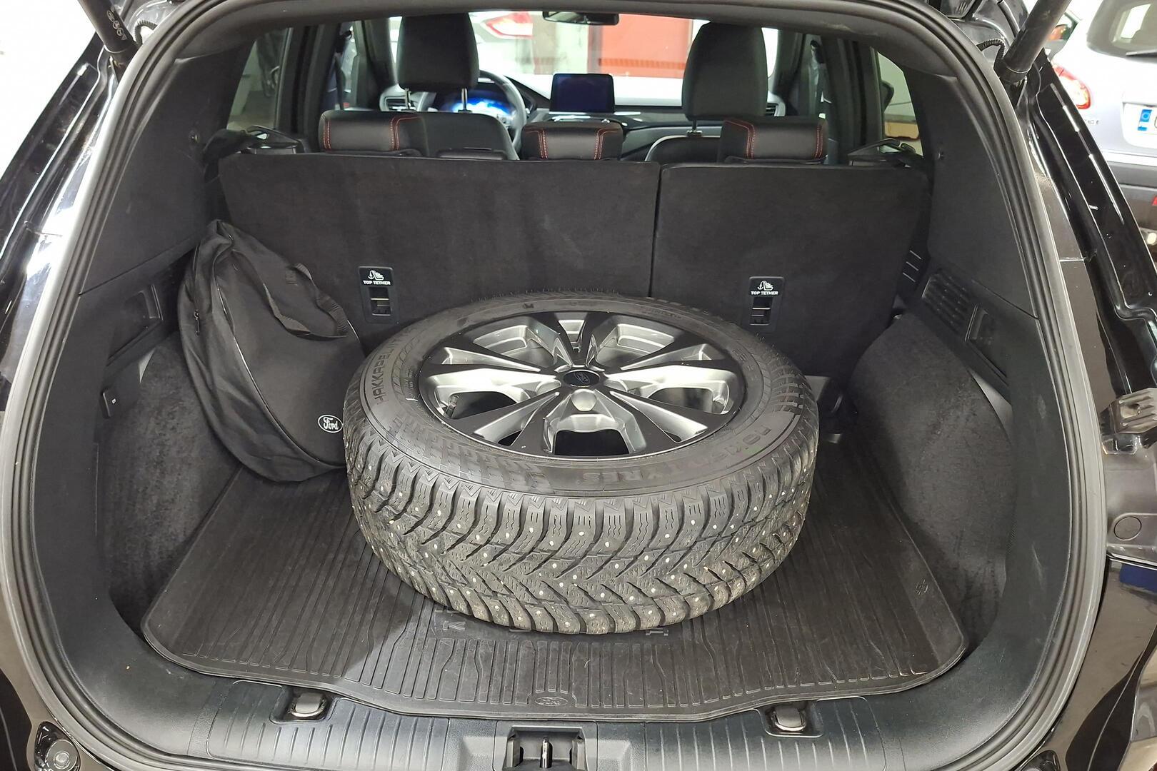 FORD Kuga 2023