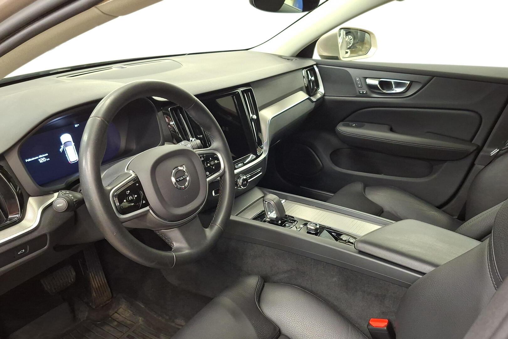 VOLVO V60 2022