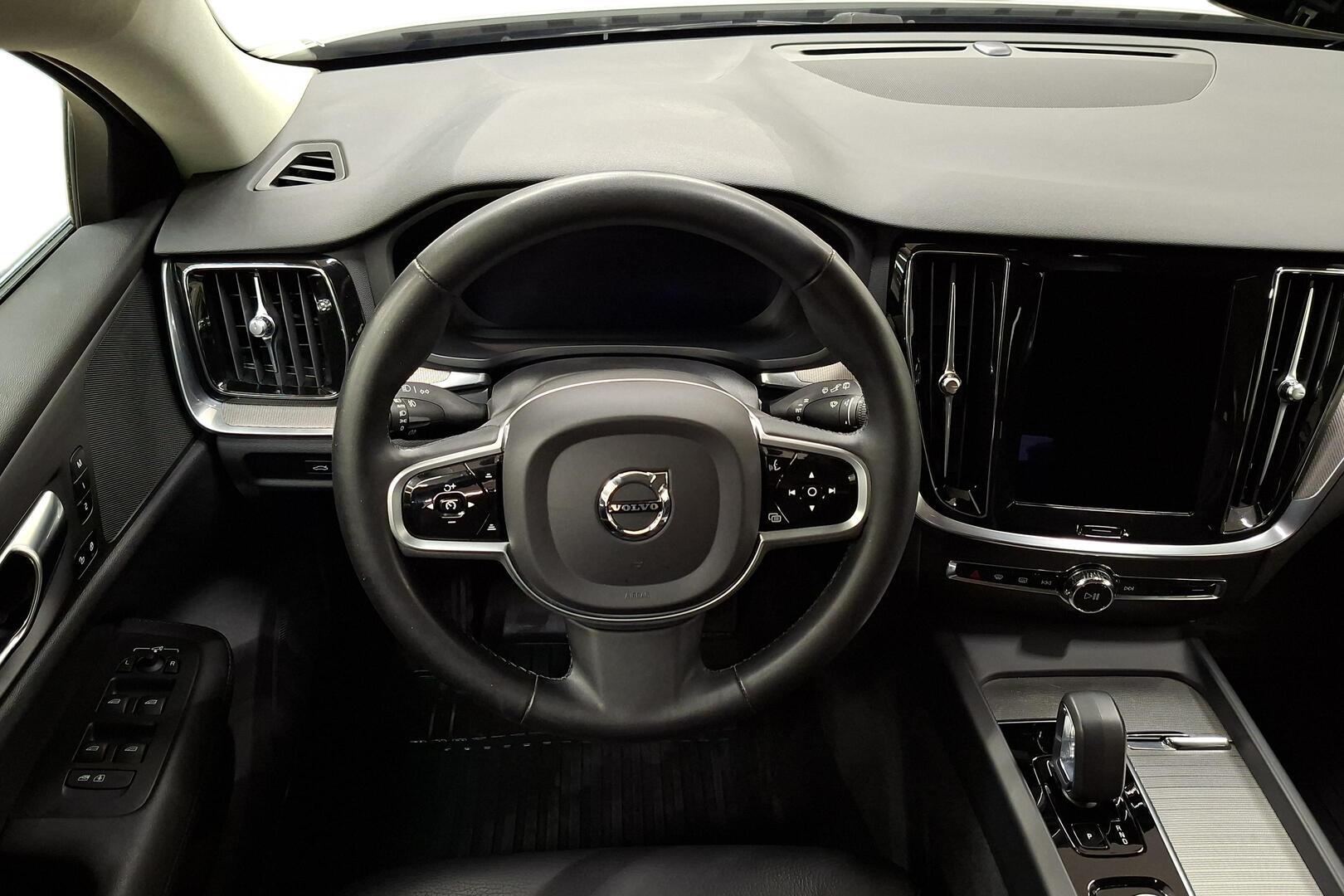 VOLVO V60 2022