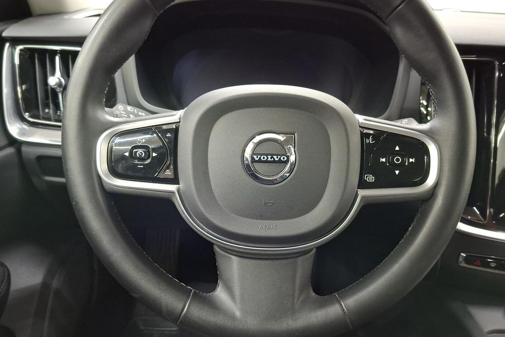 VOLVO V60 2022