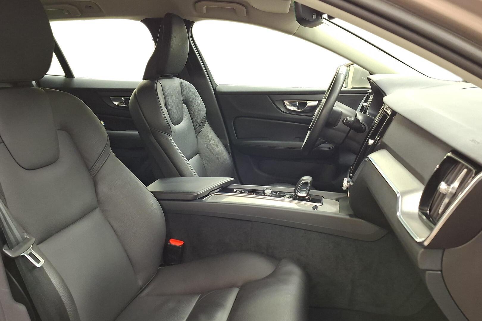 VOLVO V60 2022