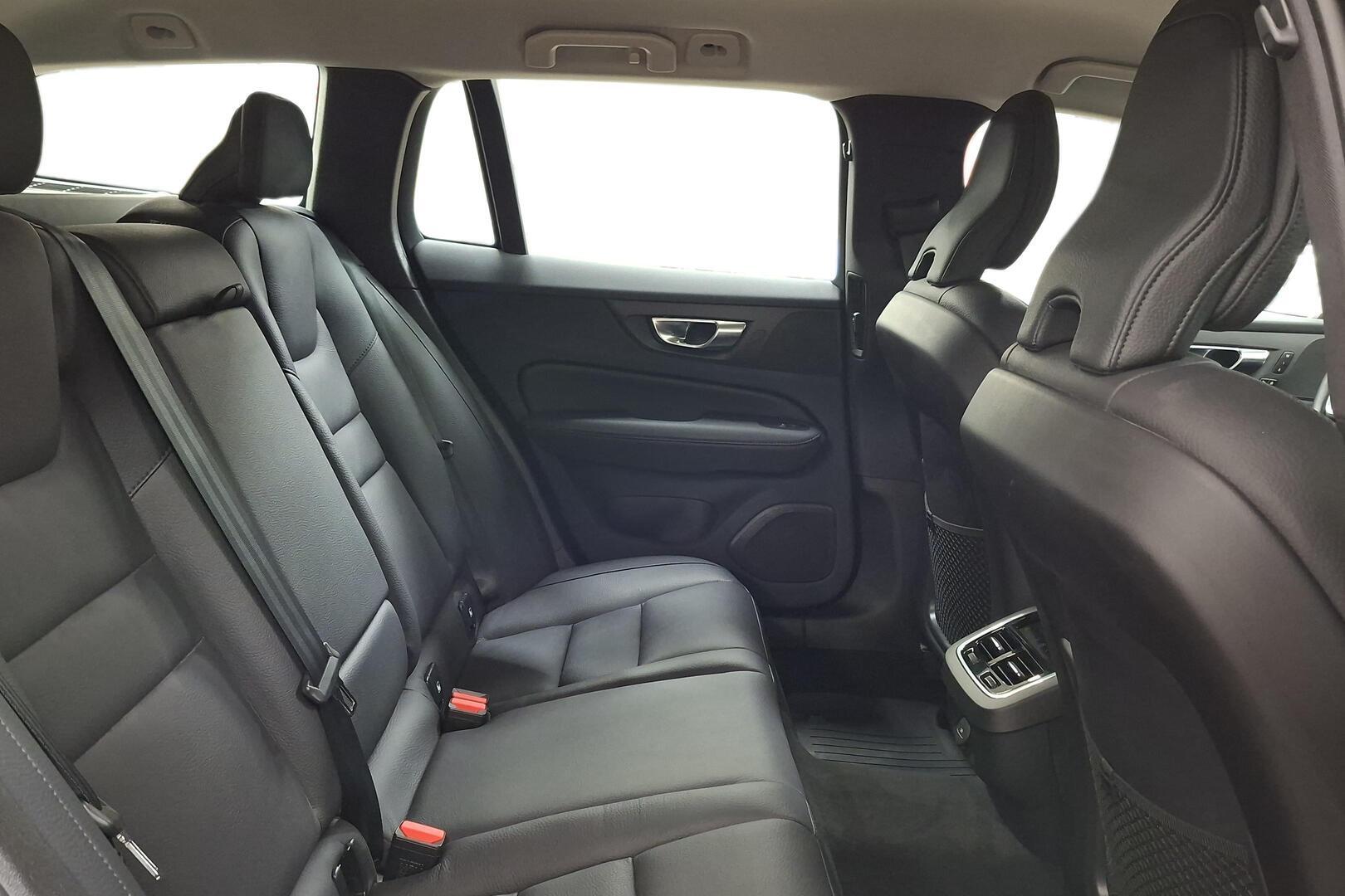VOLVO V60 2022