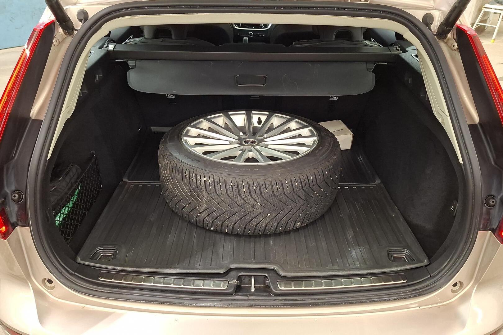 VOLVO V60 2022