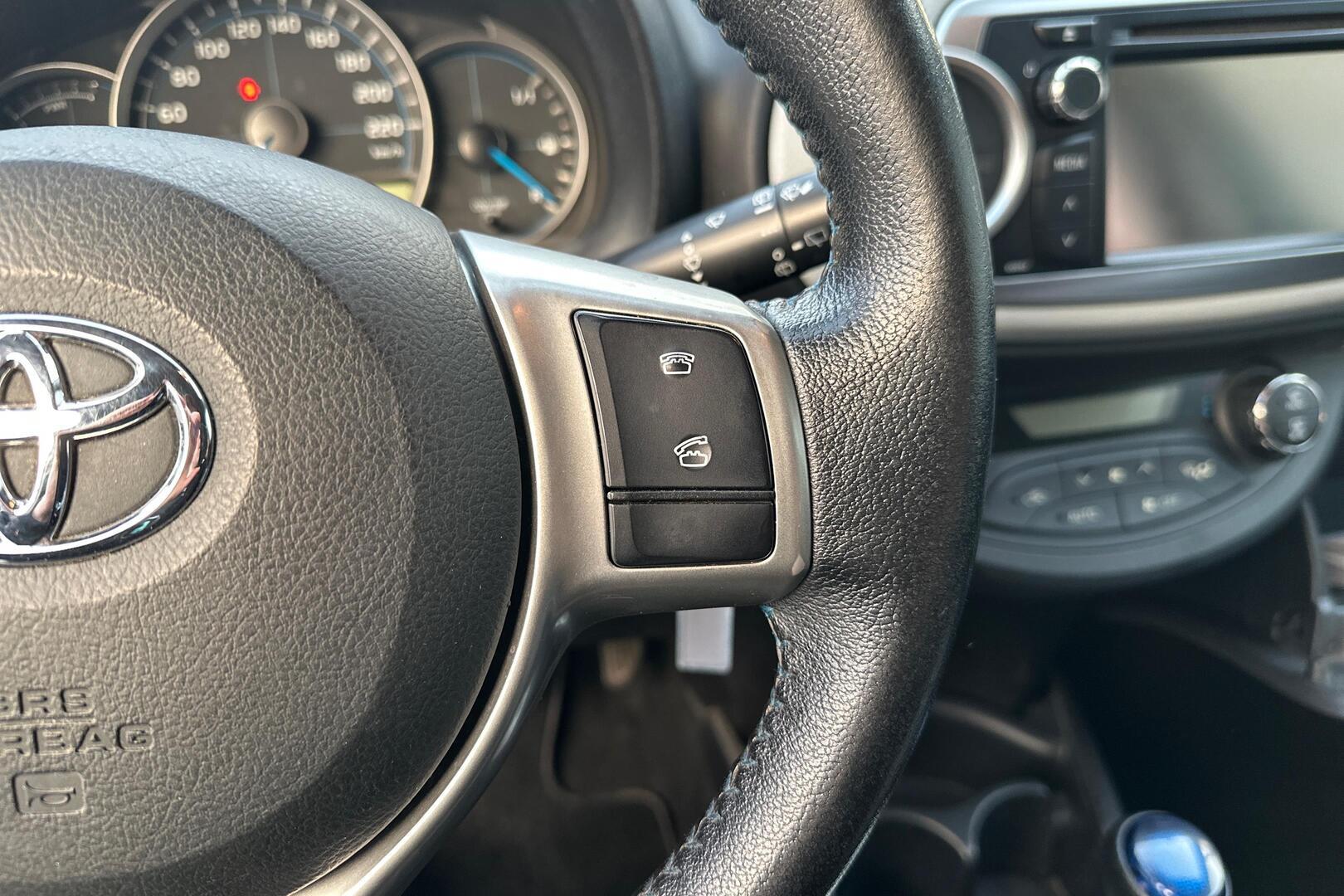 TOYOTA Yaris 2012