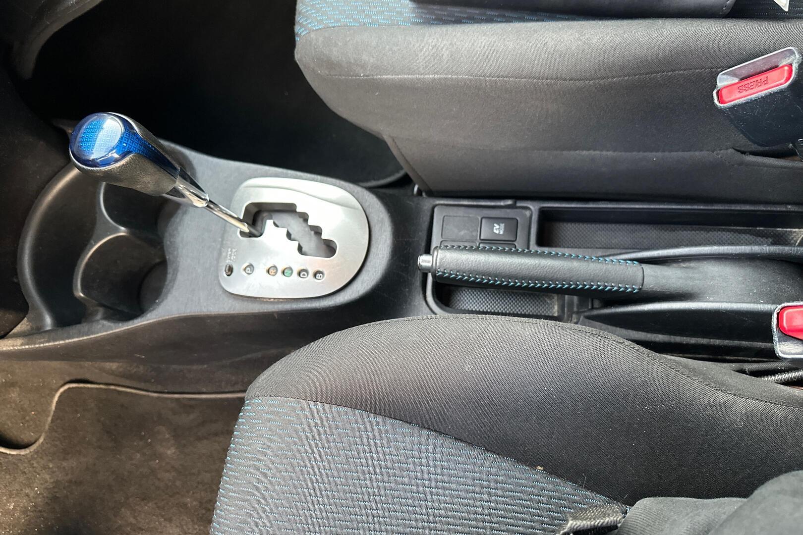 TOYOTA Yaris 2012