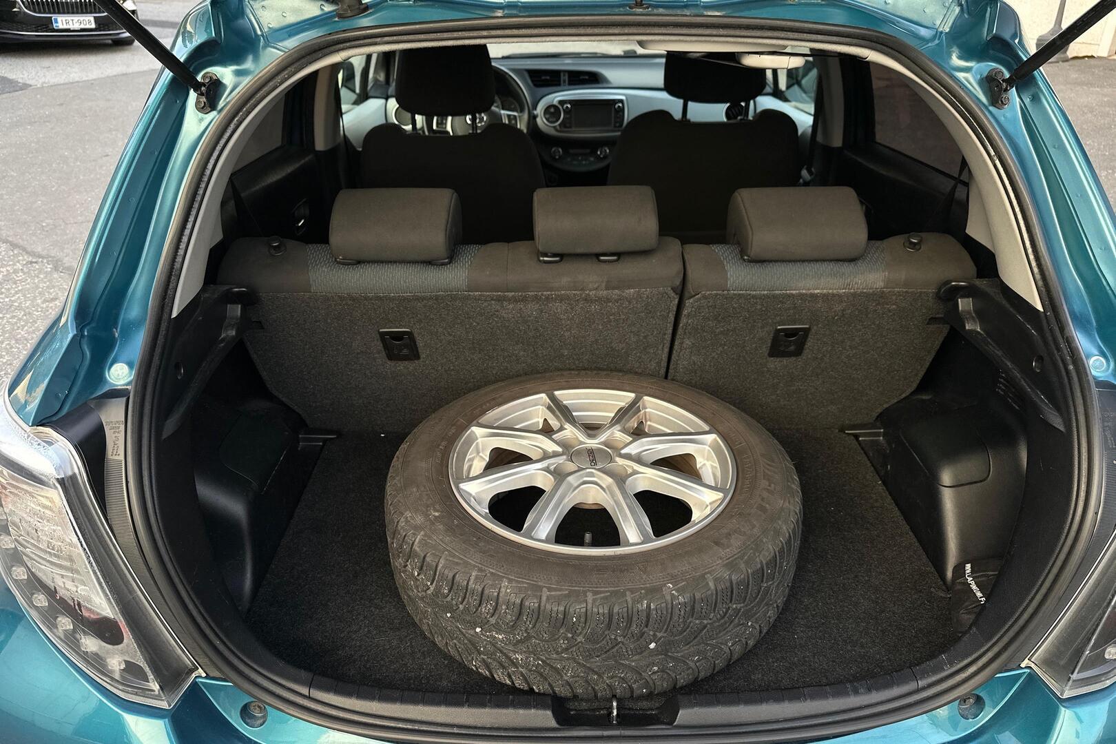 TOYOTA Yaris 2012