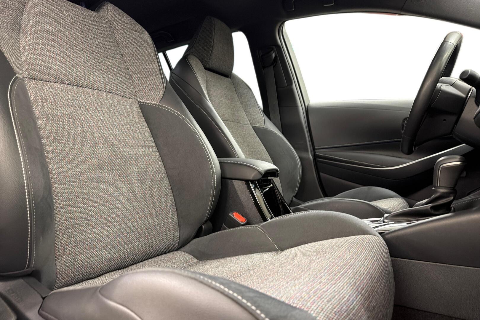 TOYOTA Corolla 2025